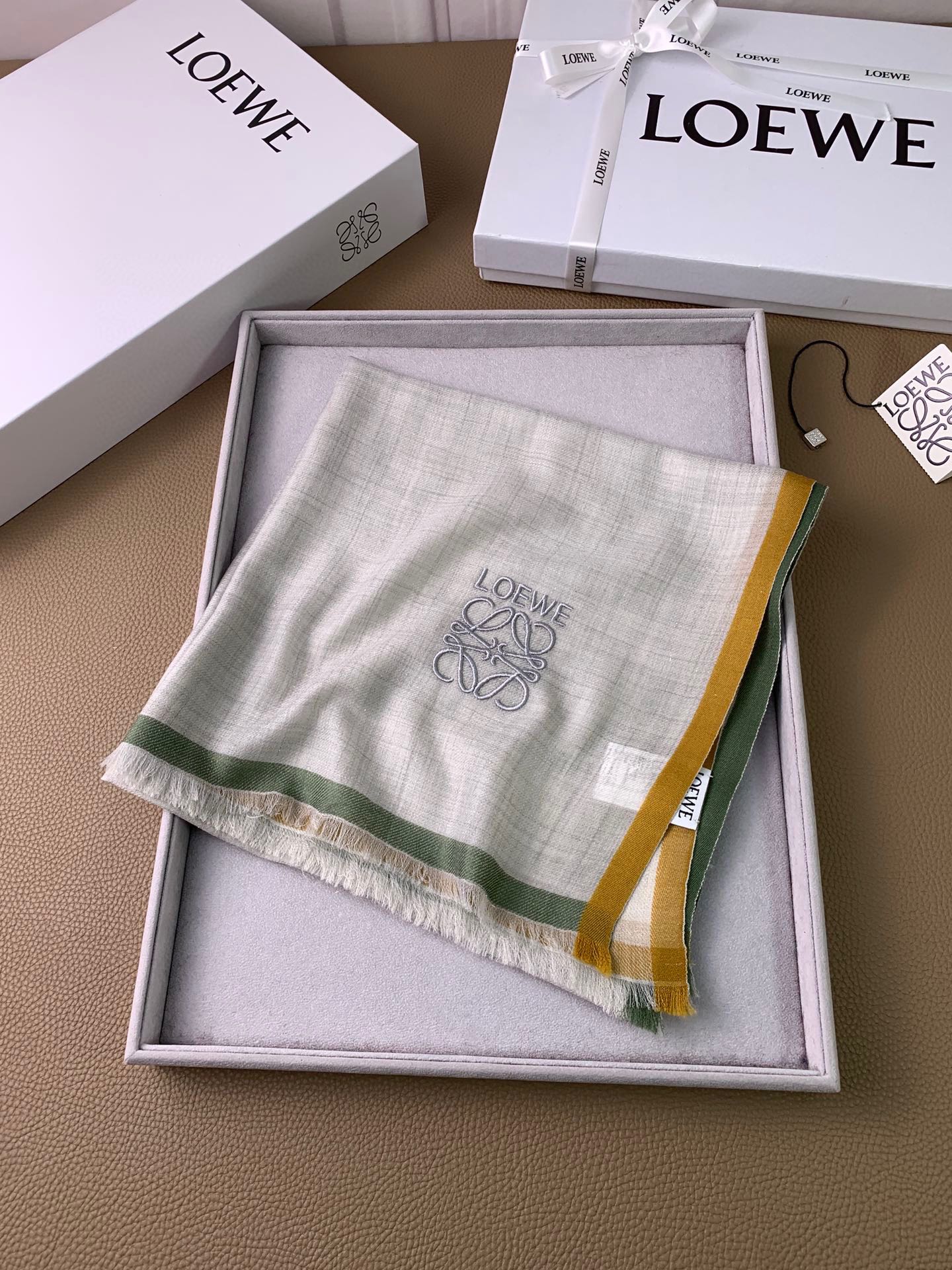 Lolwei - Маленький шарф из золотых и серебряных нитей - 110 см - 100 г - Кашемир