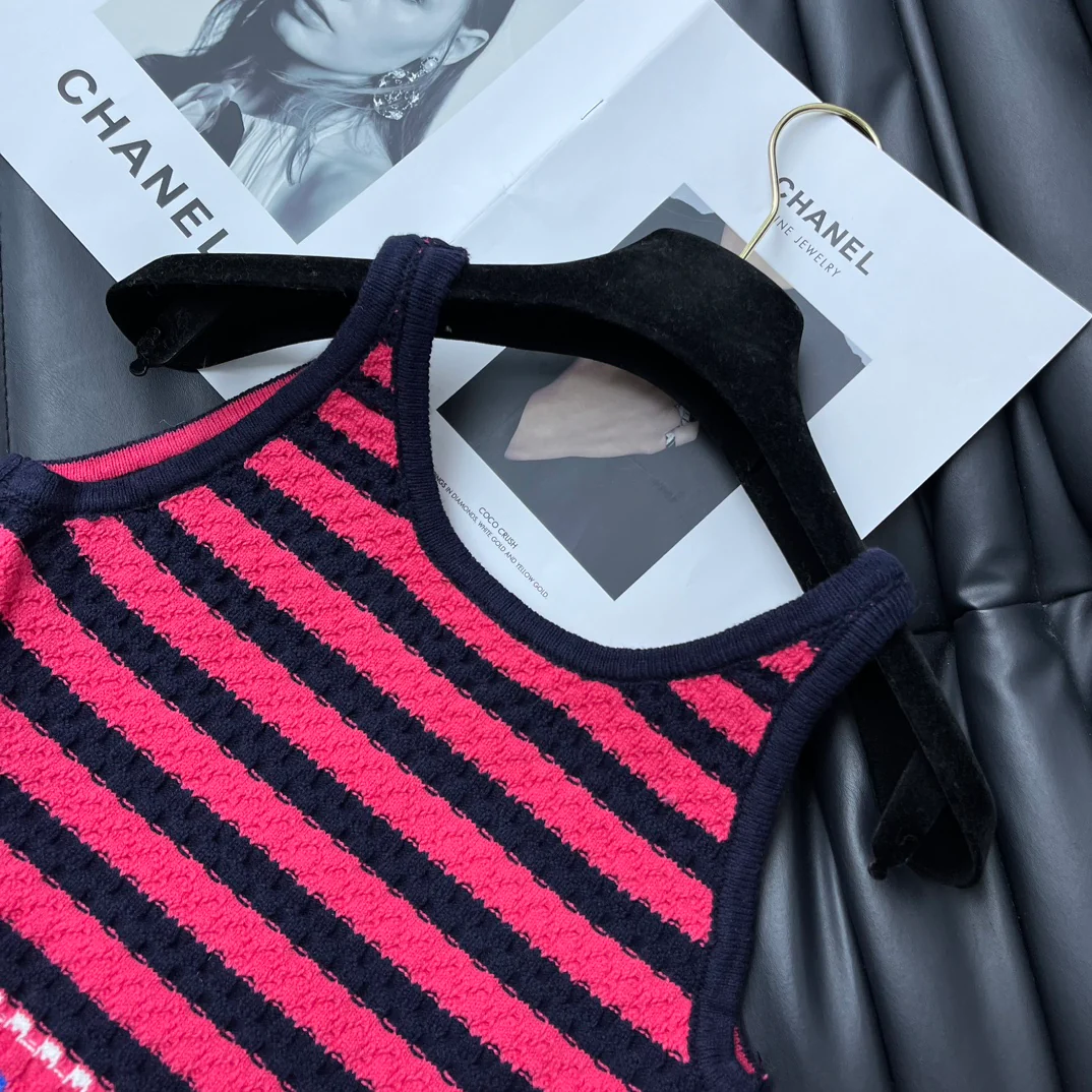 Chanel - 2403-24 Новинка: Полосатый жилет с круглым вырезом - 1