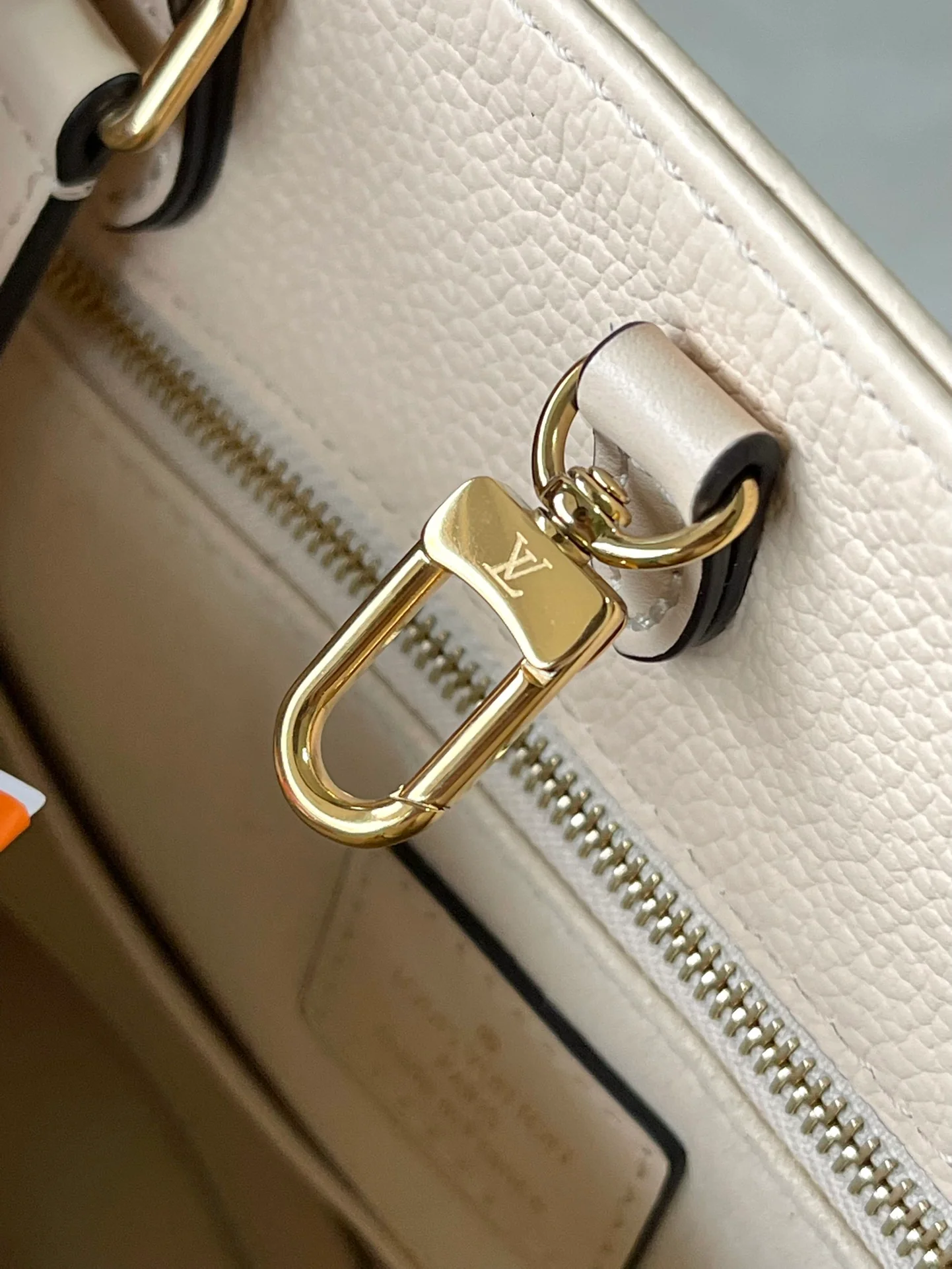 m46531-LV-onthego-mm-off-white