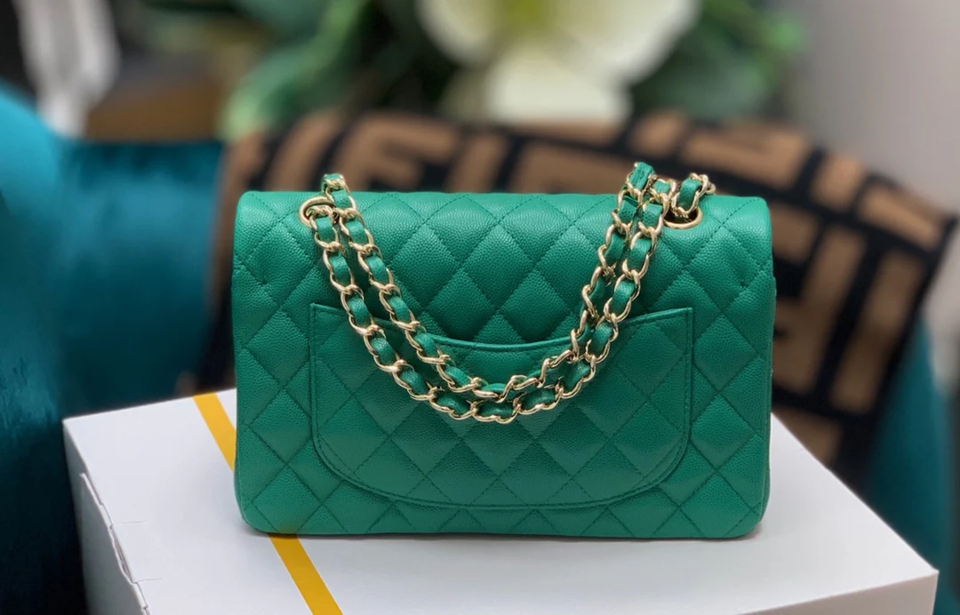 Chanel - Маленькая сумка из телячьей кожи с шариковым узором - CF - Зеленая - 23 см