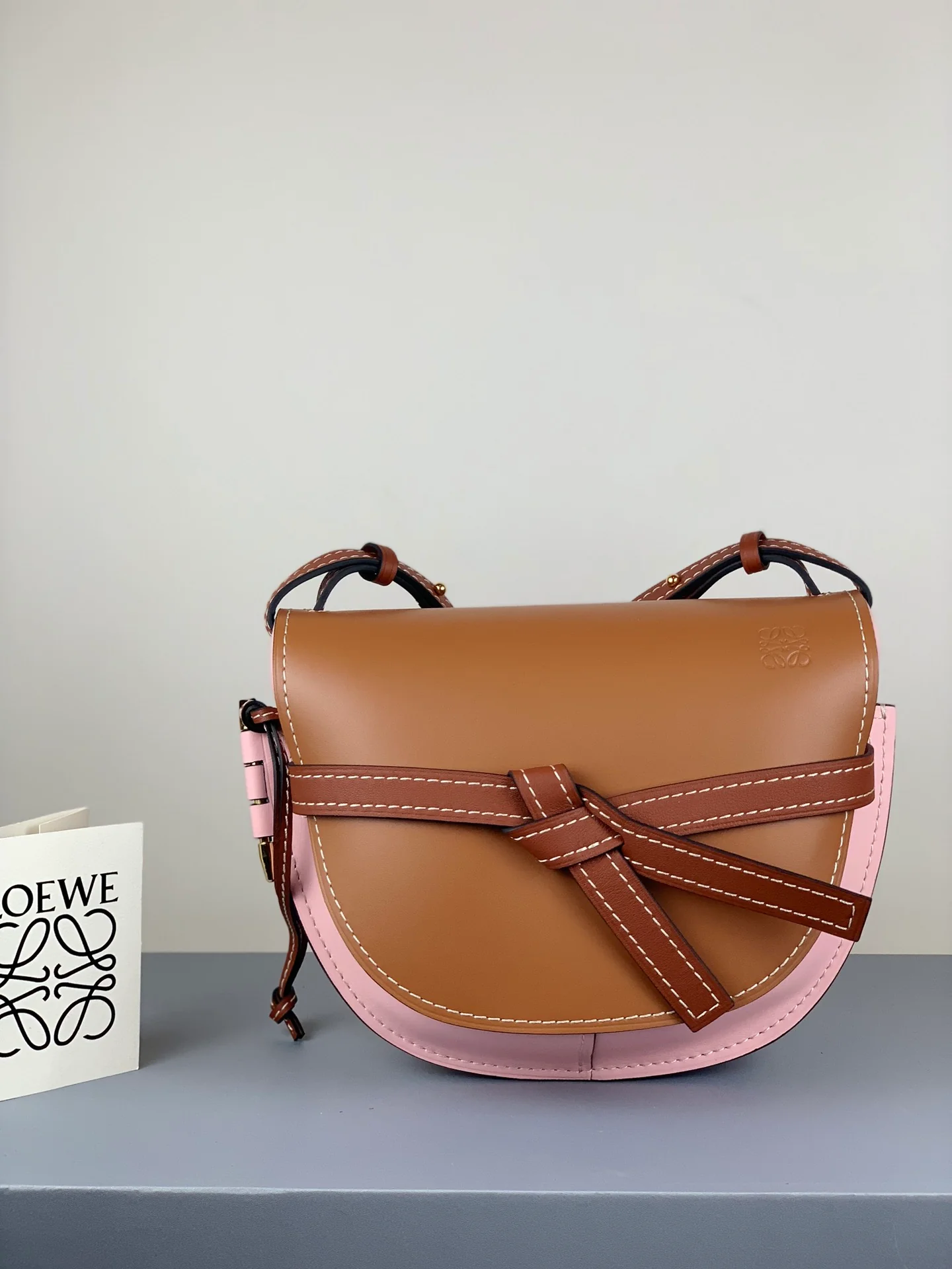 Loewe-gate-small-20x19x11-5-cm