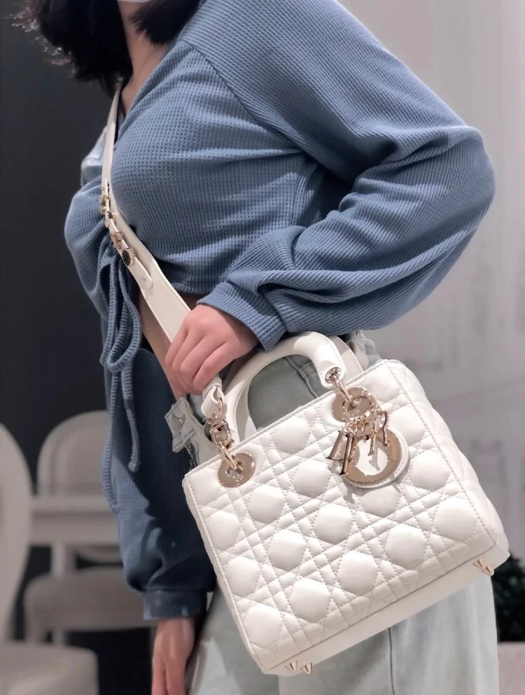 Dior Lady Dior MYABC, белая овечья кожа с золотой фурнитурой, маленький размер