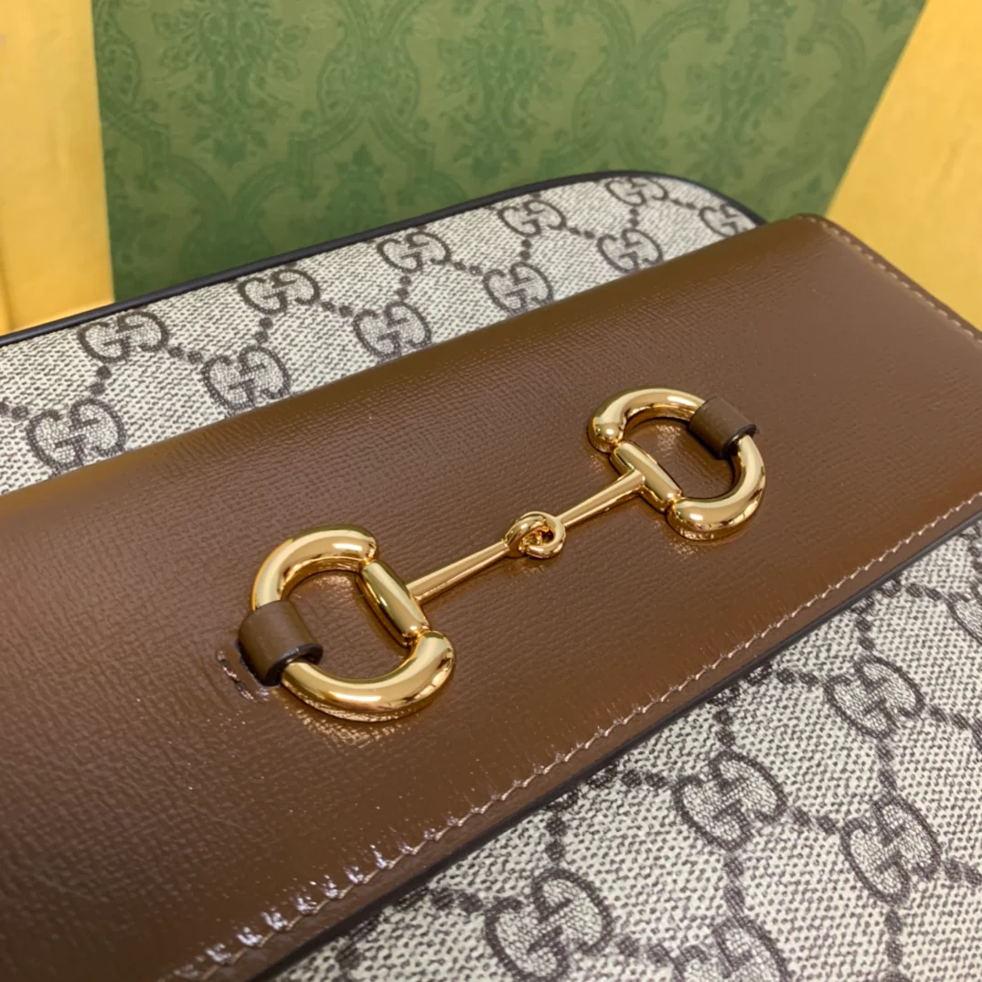 Сумка для фотоаппарата Gucci 1955 с пряжкой в ??виде подковы