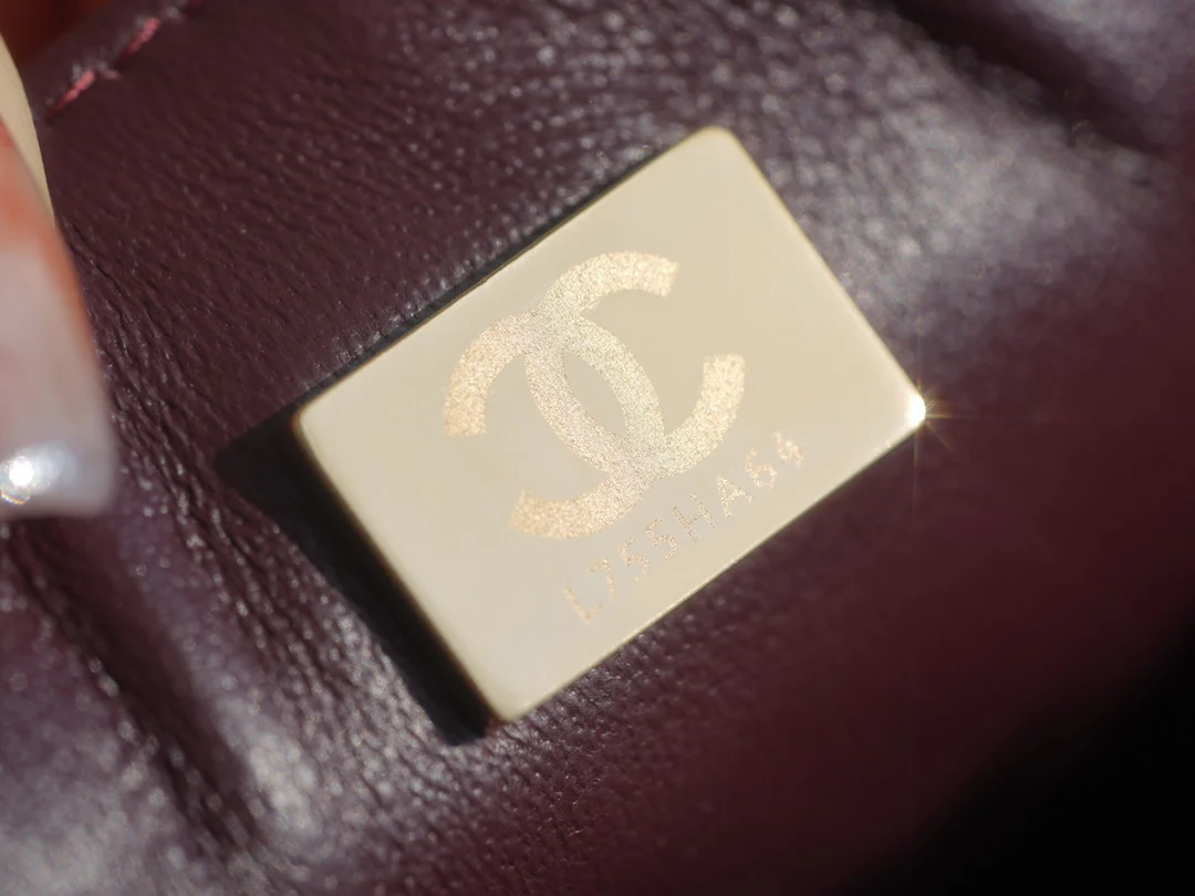 Часы Chanel CF Square Fat Man - 18 см - из черной овечьей кожи с золотой пряжкой