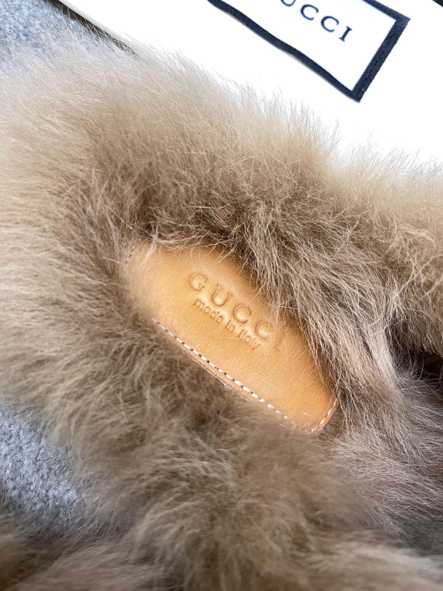 Бутик Gucci 2020 — Последние модели с подиума — Меховые тапочки — Замшевые