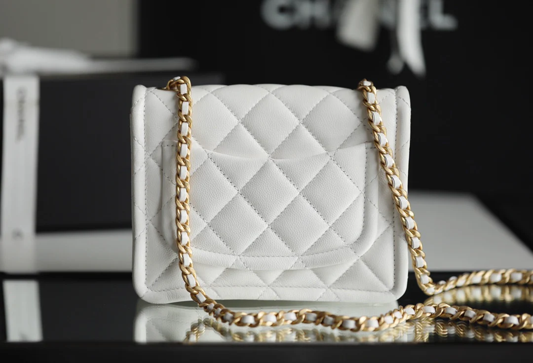 Маленькая булочка из тофу Chanel - белая