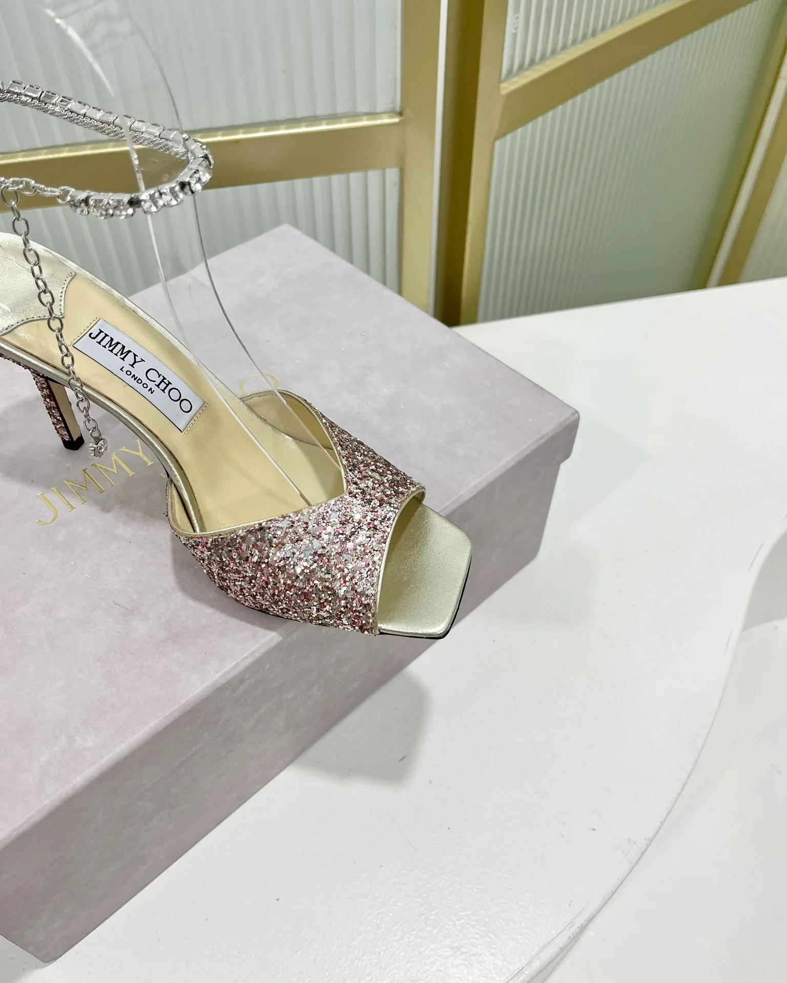 Jimmy - Новинка 2023 года - Босоножки на высоком каблуке с открытым носком и цепочкой - 8-5 см - Розово-серебристый