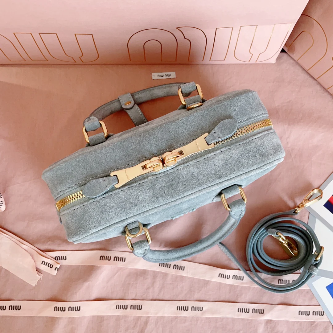 Сумка для боулинга Miu Miu 5bb142 из замши - светло-голубая