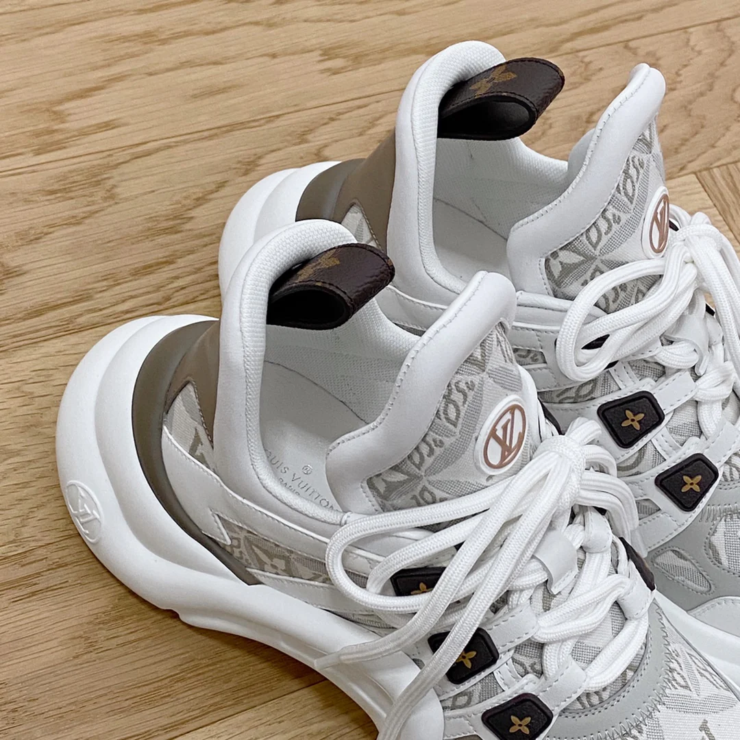 Обувь LV - массивные кроссовки с вышивкой LV - серо-белые