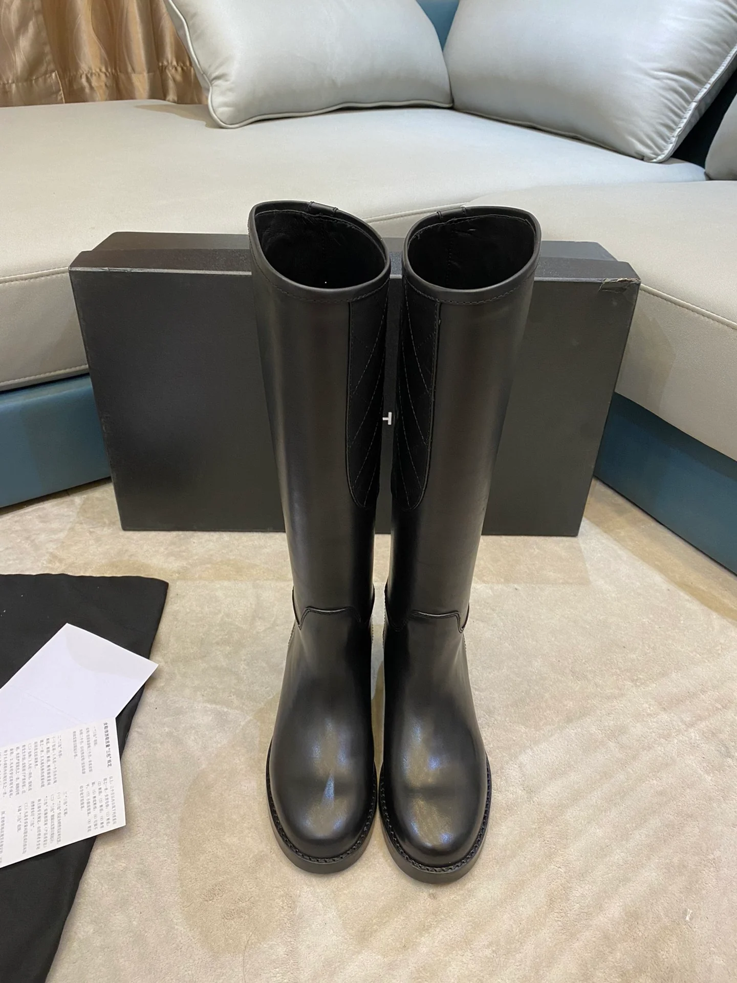 Новинка 2022 года от Chanel - Кожаные сапоги - 1