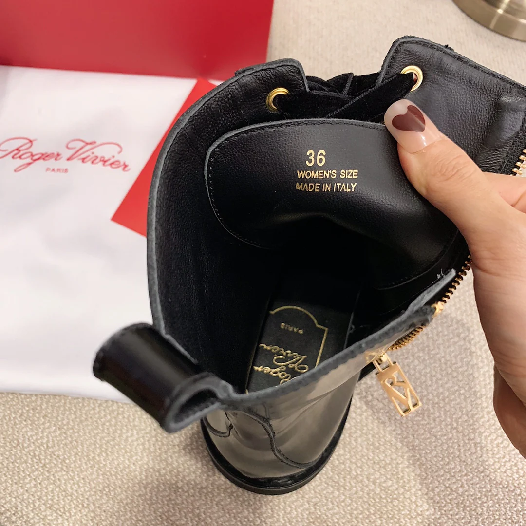 Обувь RV - 22ss - Ботильоны на плоской подошве, украшенные стразами - в стиле Юань Шаньшань.