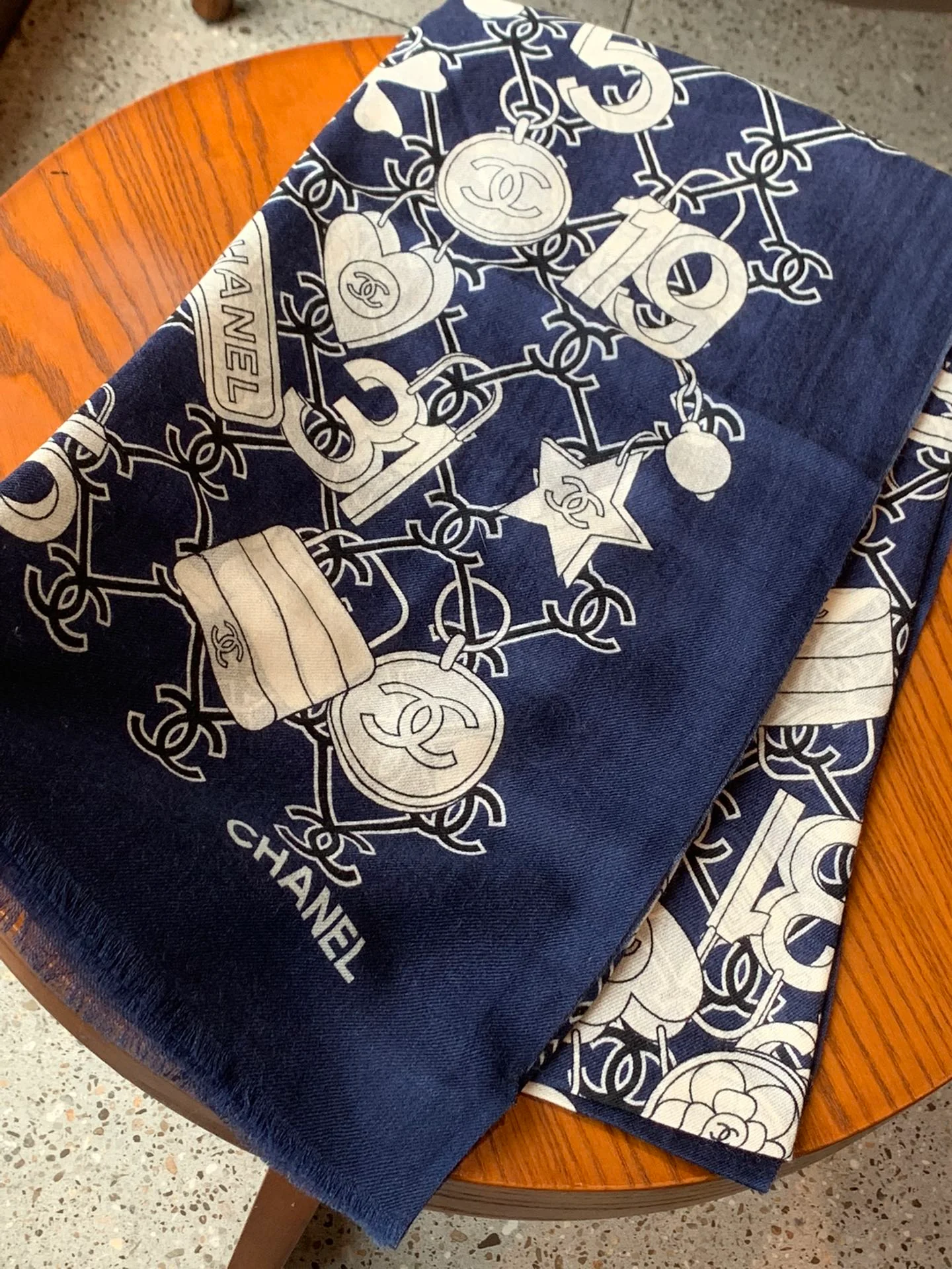 Шарф Chanel с цифровым рисунком - 100-200 см - кашемир 300 нитей.