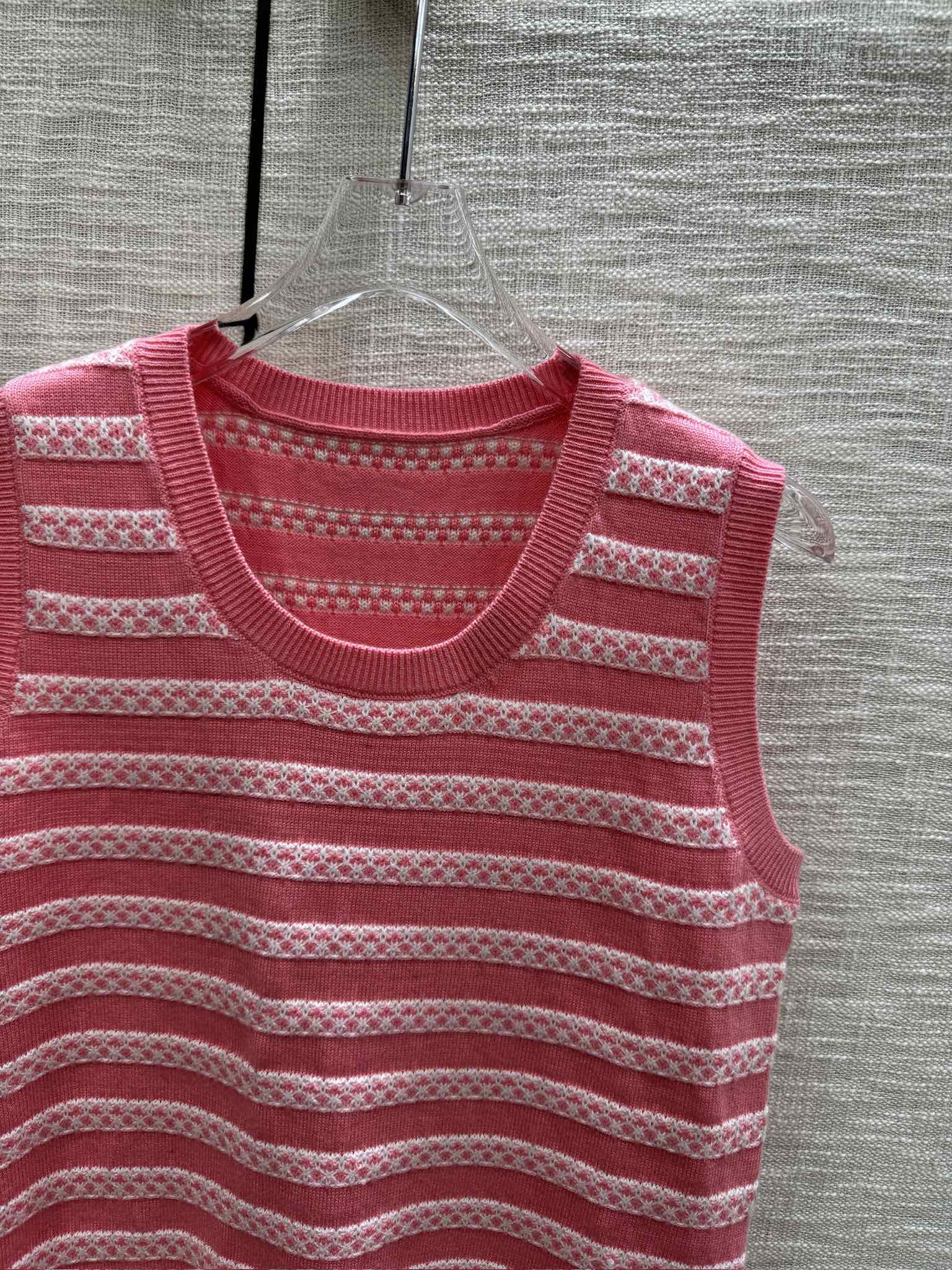 Chanel - 2403-24 Новая трикотажная жилетка в полоску с цветовыми блоками для начала весны