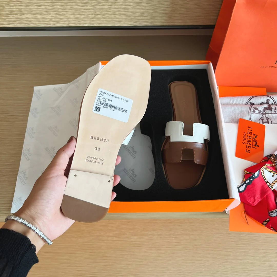 Сандалии Hermes на плоской подошве - однотонная кожа - 2 шт.