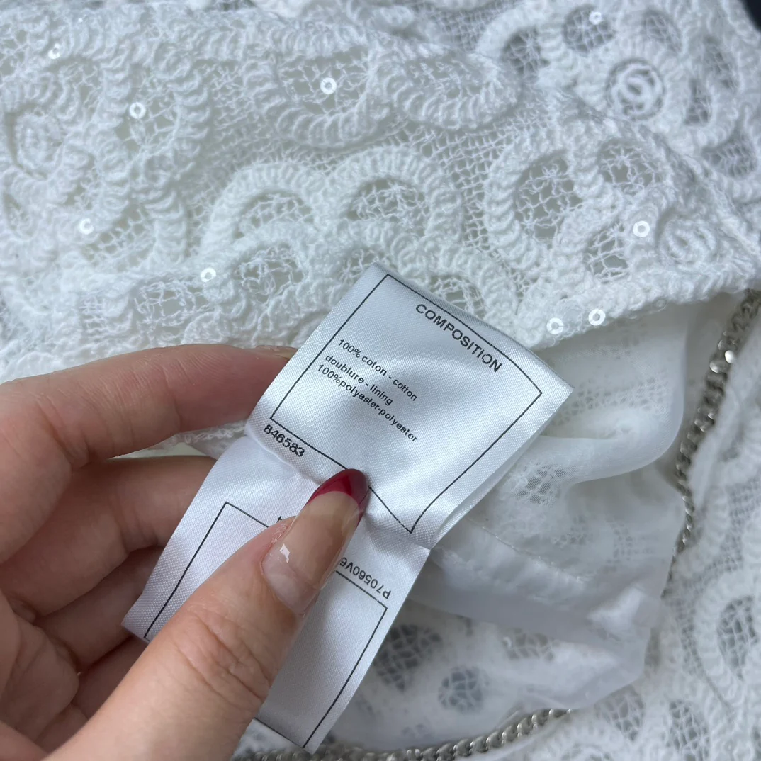 Chanel - Новинка 2403-24: Короткий костюм, расшитый пайетками - Белый