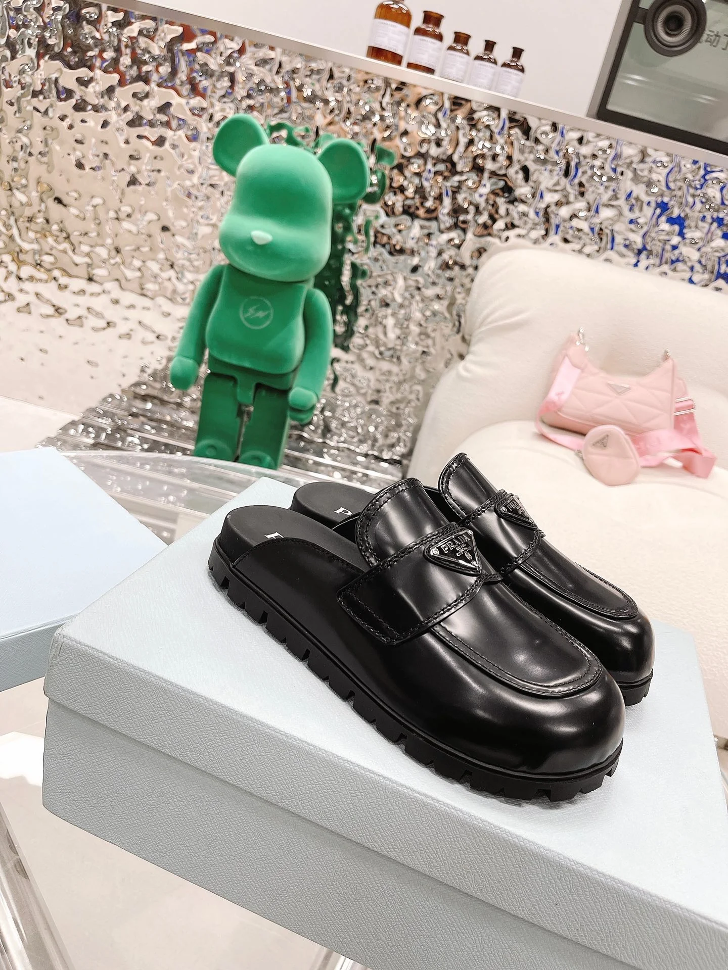 Коллекция Prada 2022 года с подиума - Лоферы на платформе - 2