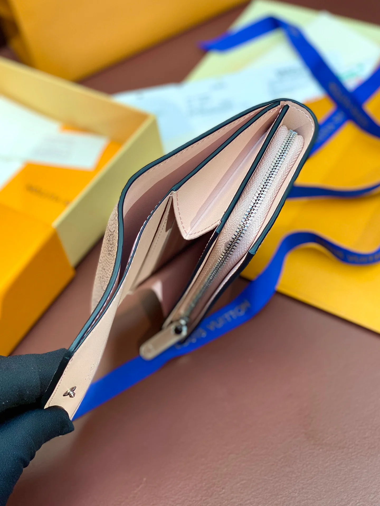 LV-m62541-iris-compact wallet-pink