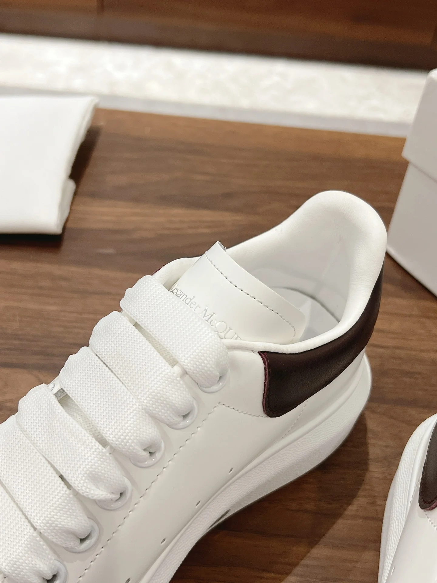 Скейтбордные кроссовки McQueen 2024 — темно-коричневые