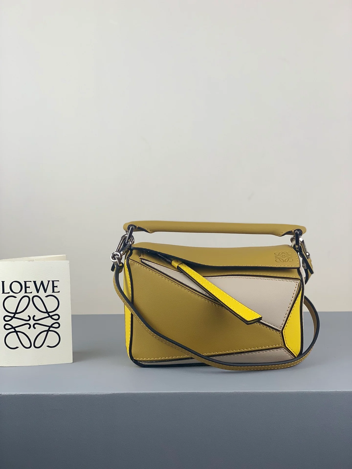 Мини-сумка Loewe Puzzle Bag из телячьей кожи - 19