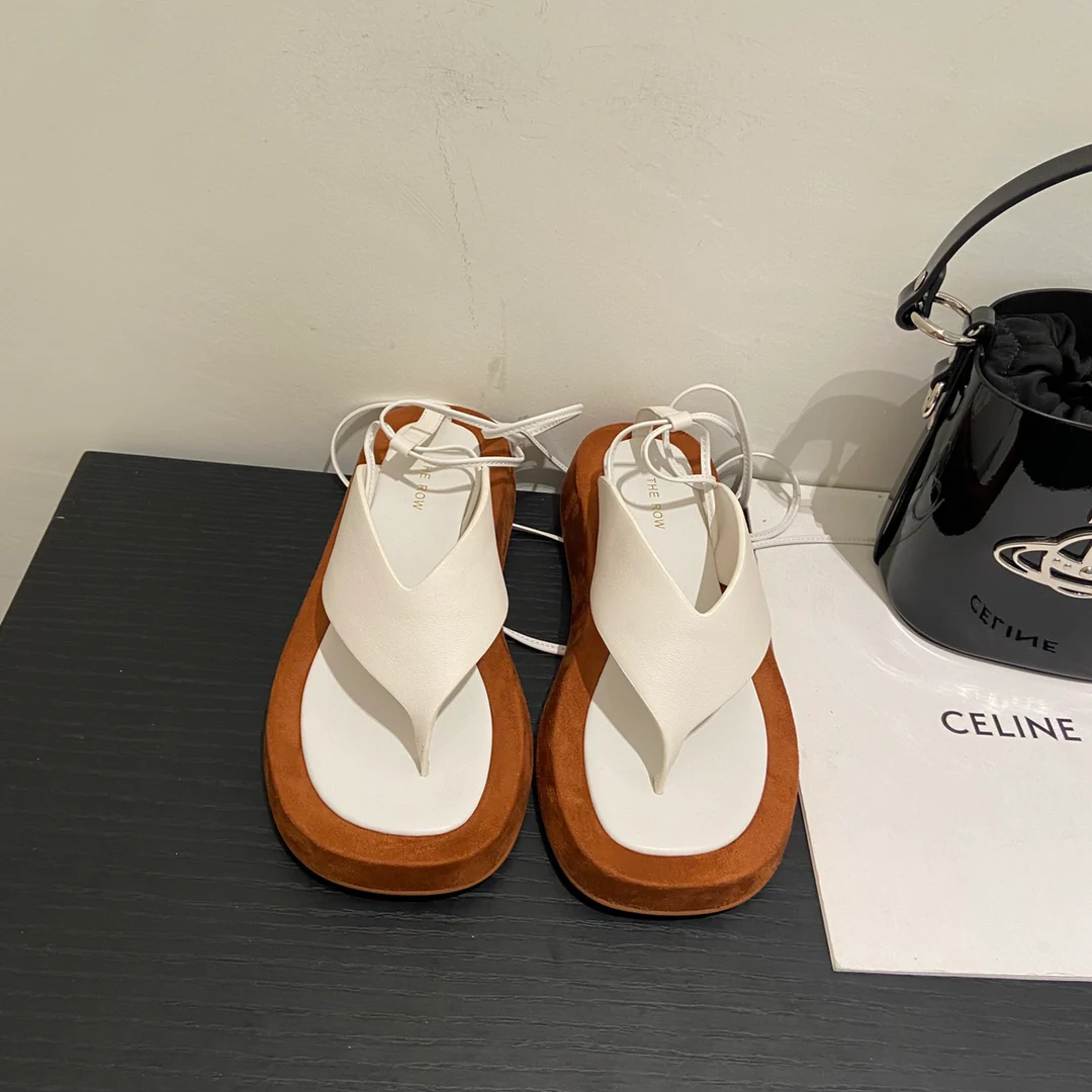 Сандалии-шлепанцы Celine с ремешками