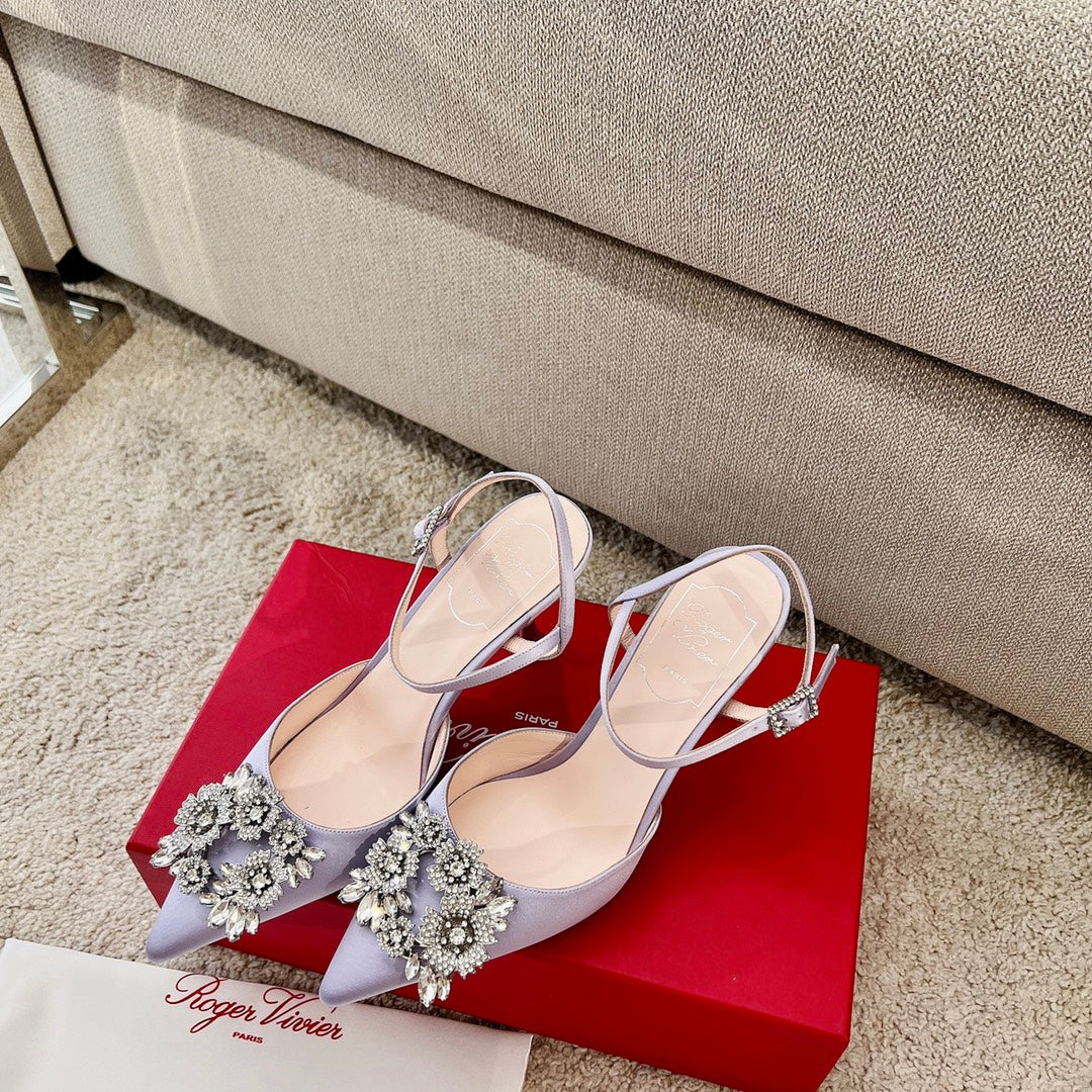 Обувь RV - босоножки на высоком каблуке с пряжкой, украшенной стразами и букетом цветов - фиолетовые