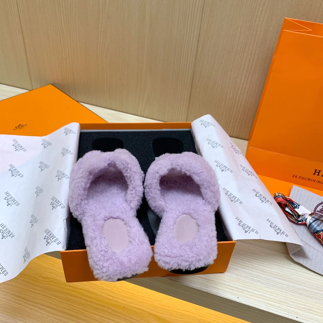 Новинка сезона осень/зима 2022 от Hermes - Меховые тапочки - Фиолетовые