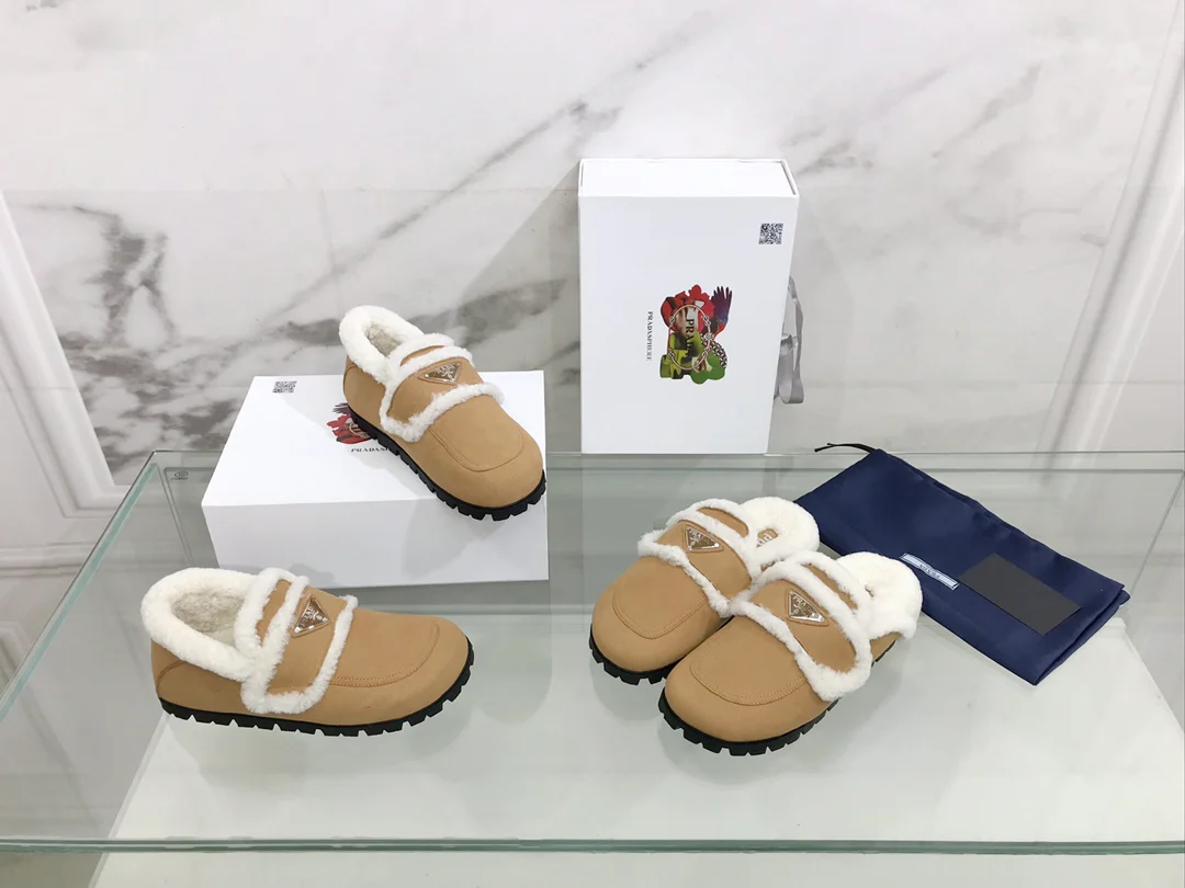 Prada - Меховые тапочки - Сумка - Шерстяная подкладка - Абрикосовый цвет