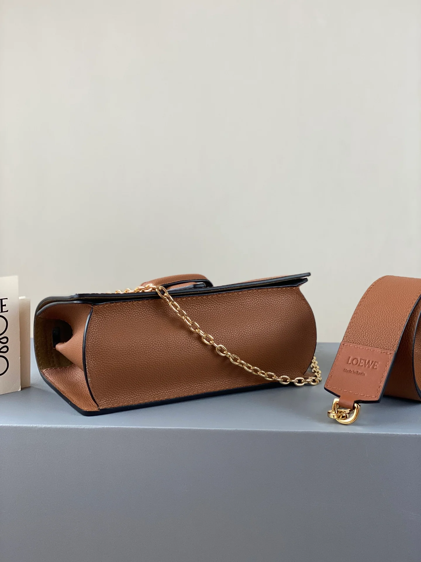 Сумка-треугольник Loewe, новая версия 2020 года - мягкая зернистая кожа - телячья кожа - 1 шт.