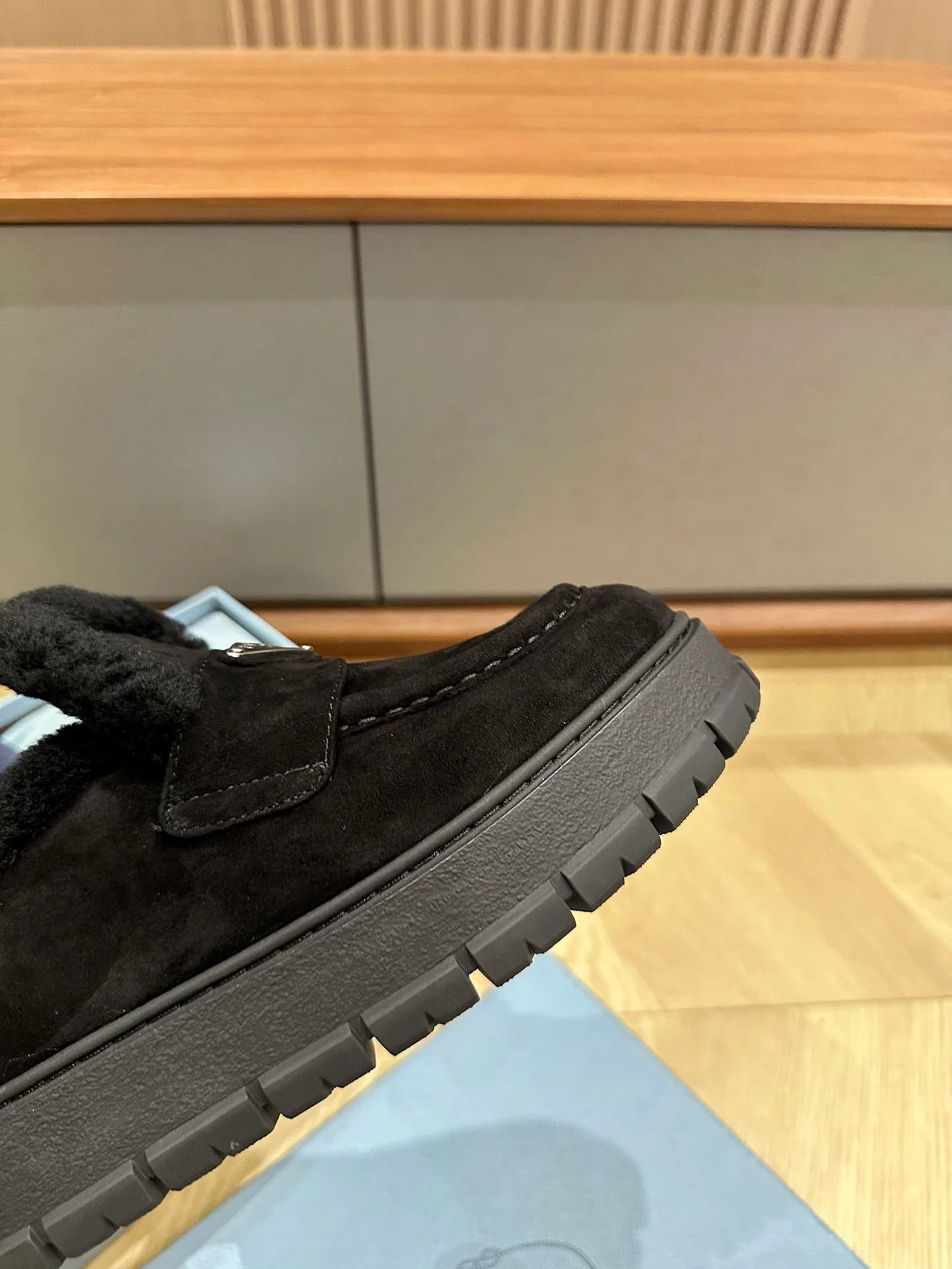 Prada - Замшевые шерстяные лоферы - Черные