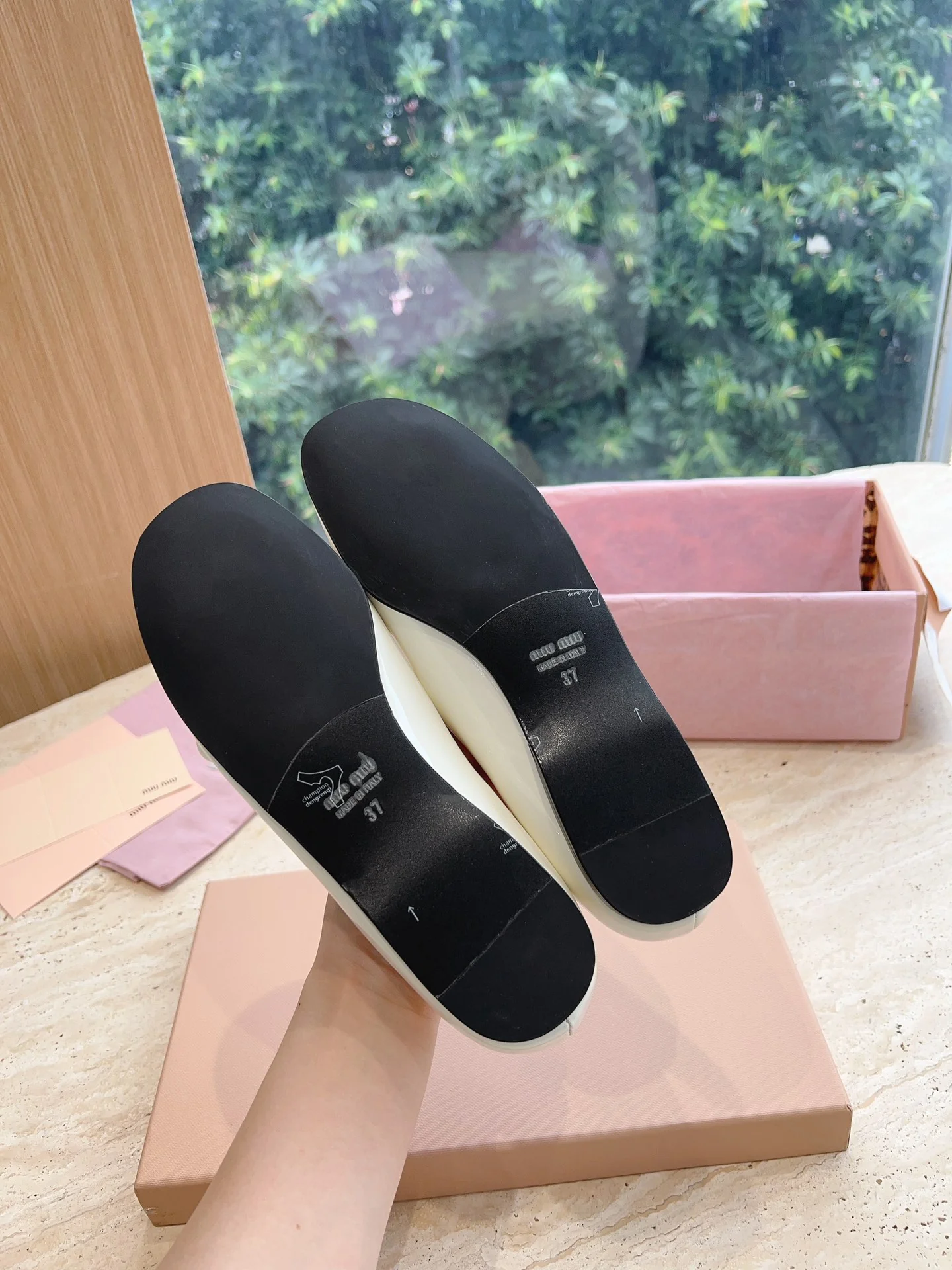 Туфли Мэри Джейн Miu Miu - белые