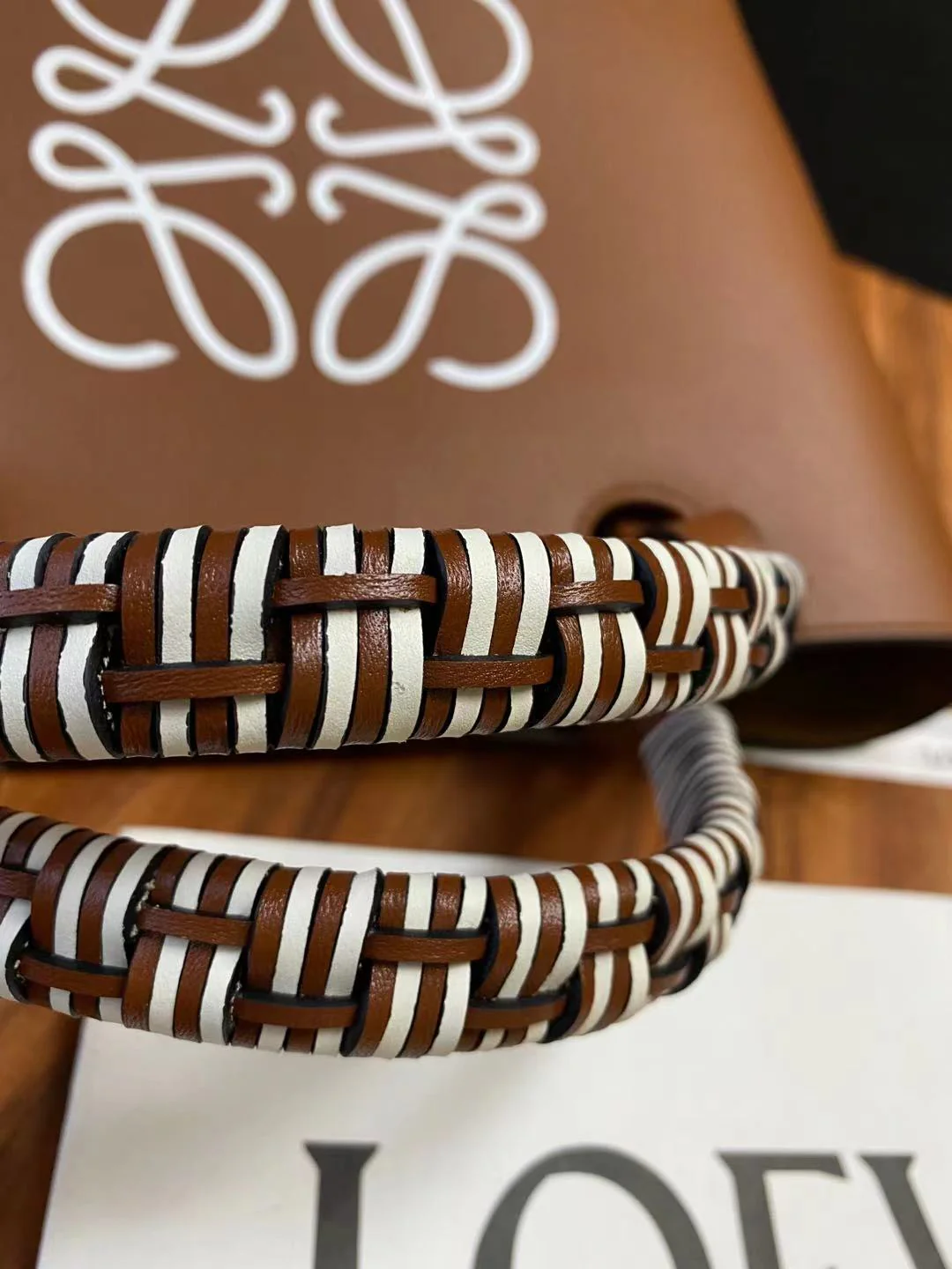 Сумка-тоут Loewe Anagram, кожаная, коричневая