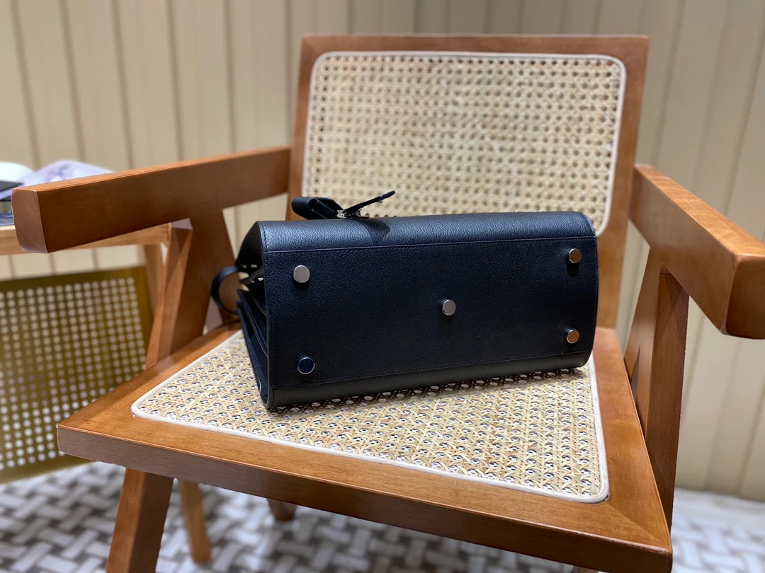 Сумка-гармошка YSL Sac-de-jour с рисунком под козу - черная - 32 см