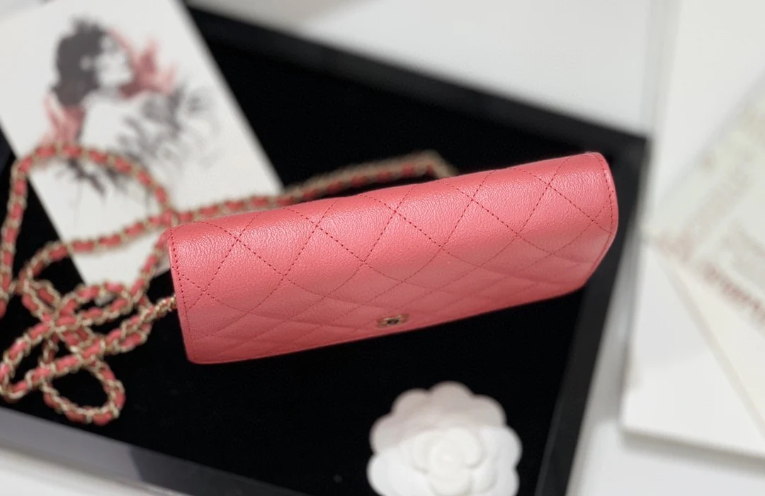 Пряжка Chanel WOC с узором ?Кунжут? из светлого золота