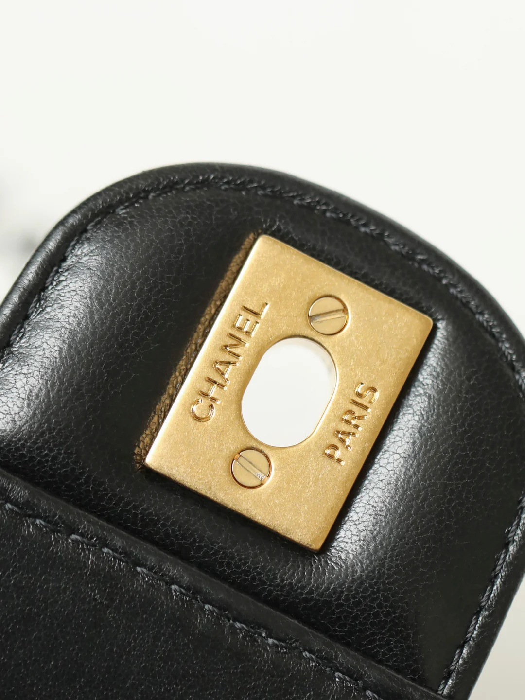 Мини-юбка Chanel Kelly из шерсти, черная, 25 пенсов.