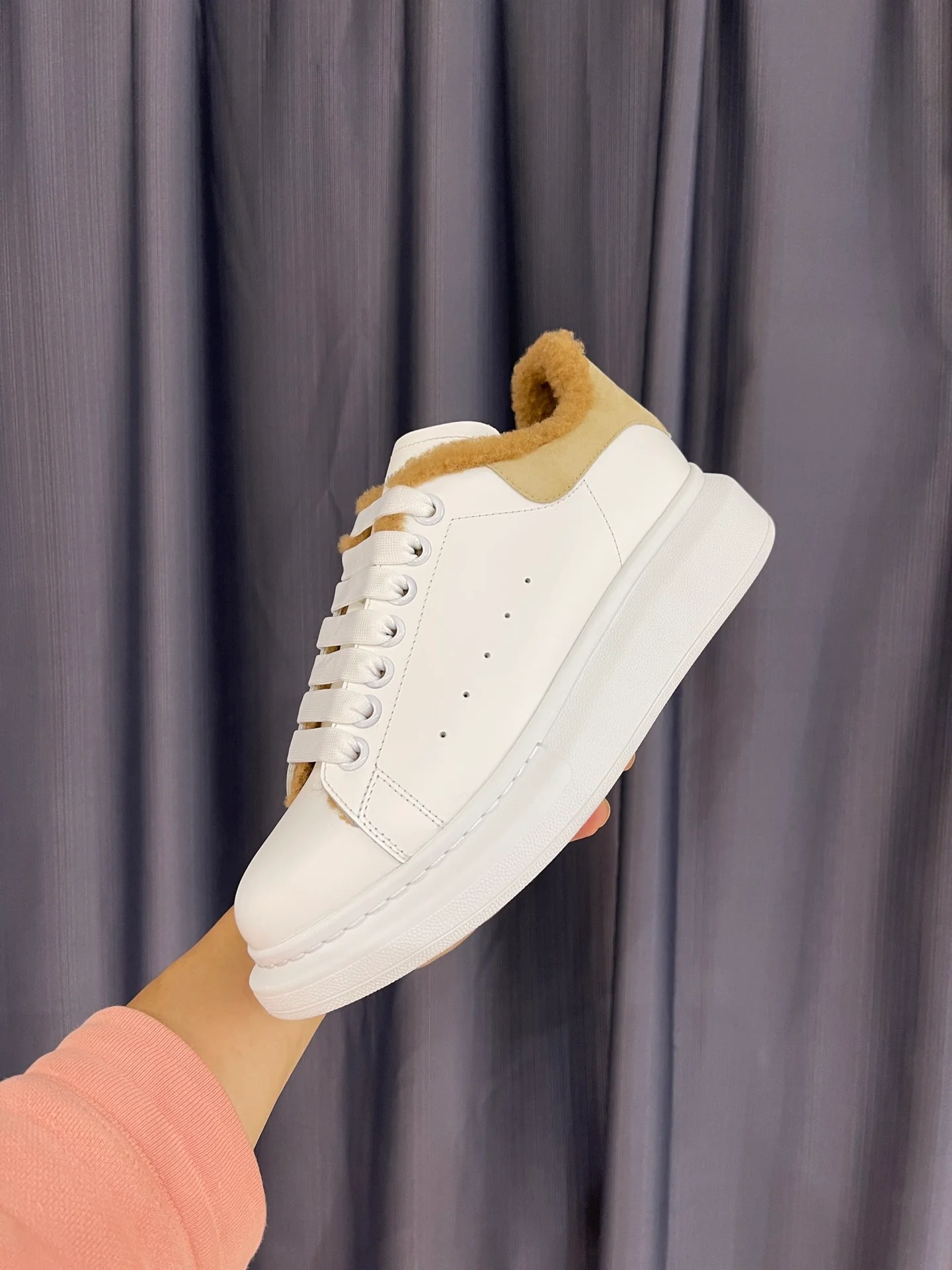 Классические белые кроссовки McQueen - унисекс - женские, производство Маврикий - Премиум-издание