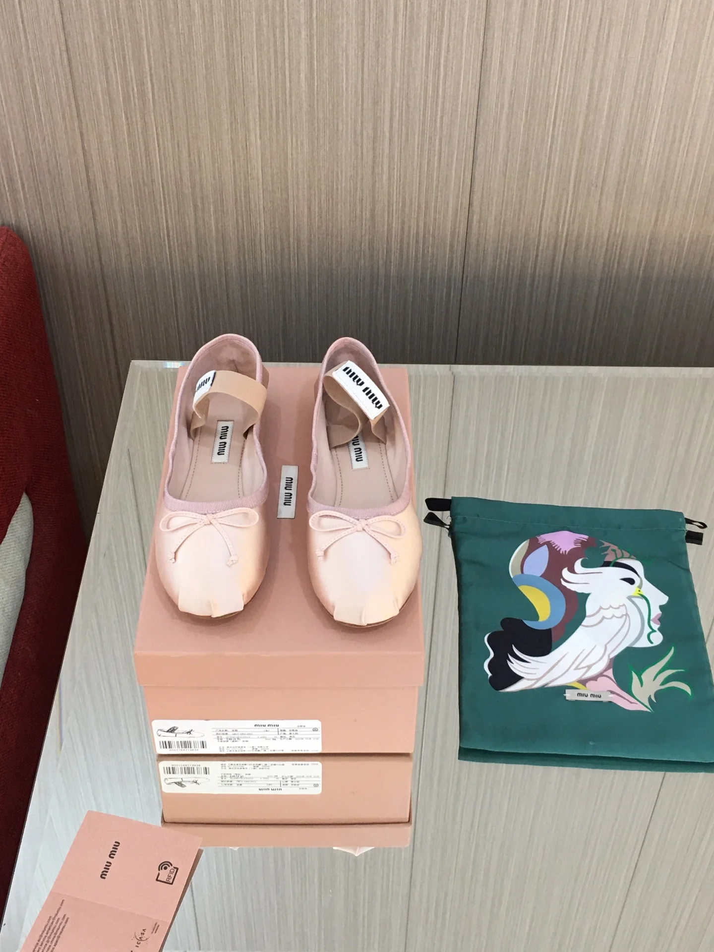 Новинка весны/лета Miu Miu 2023 — балетки ?Французская фея? — розовые.