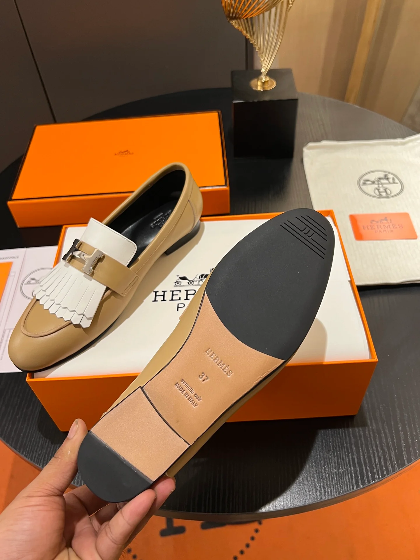 Лоферы Hermes 2024h с пряжкой - коричневые - 1