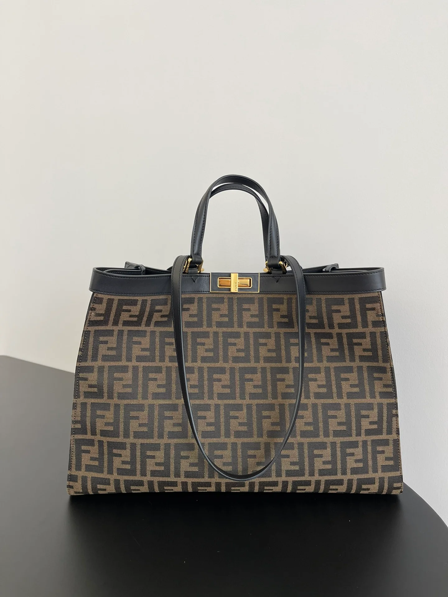 Сумка-тоут Fendi Monogram Canvas