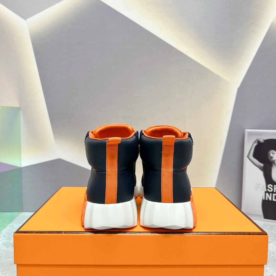 Новинка сезона весна/лето 2023 от Hermes — кожаные высокие повседневные туфли — черно-оранжевые.