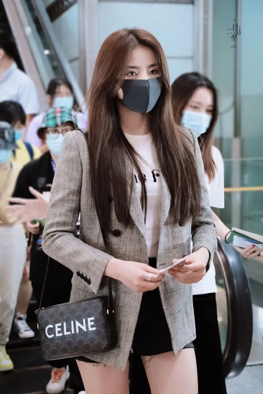 Сумка для фотоаппарата Celine - унисекс - на фото.