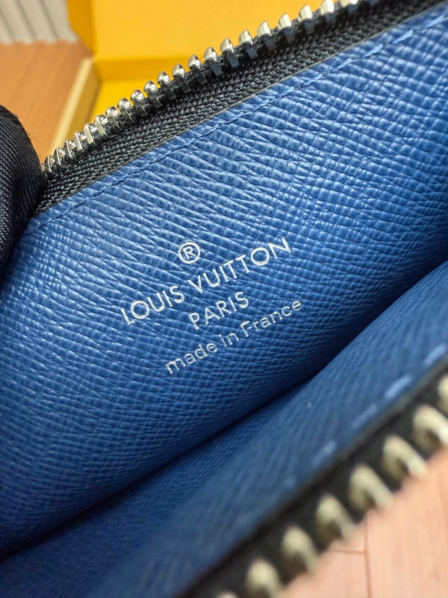 LV-m30270 — Цельностальной визитный кошелек — Темно-синяя монограмма