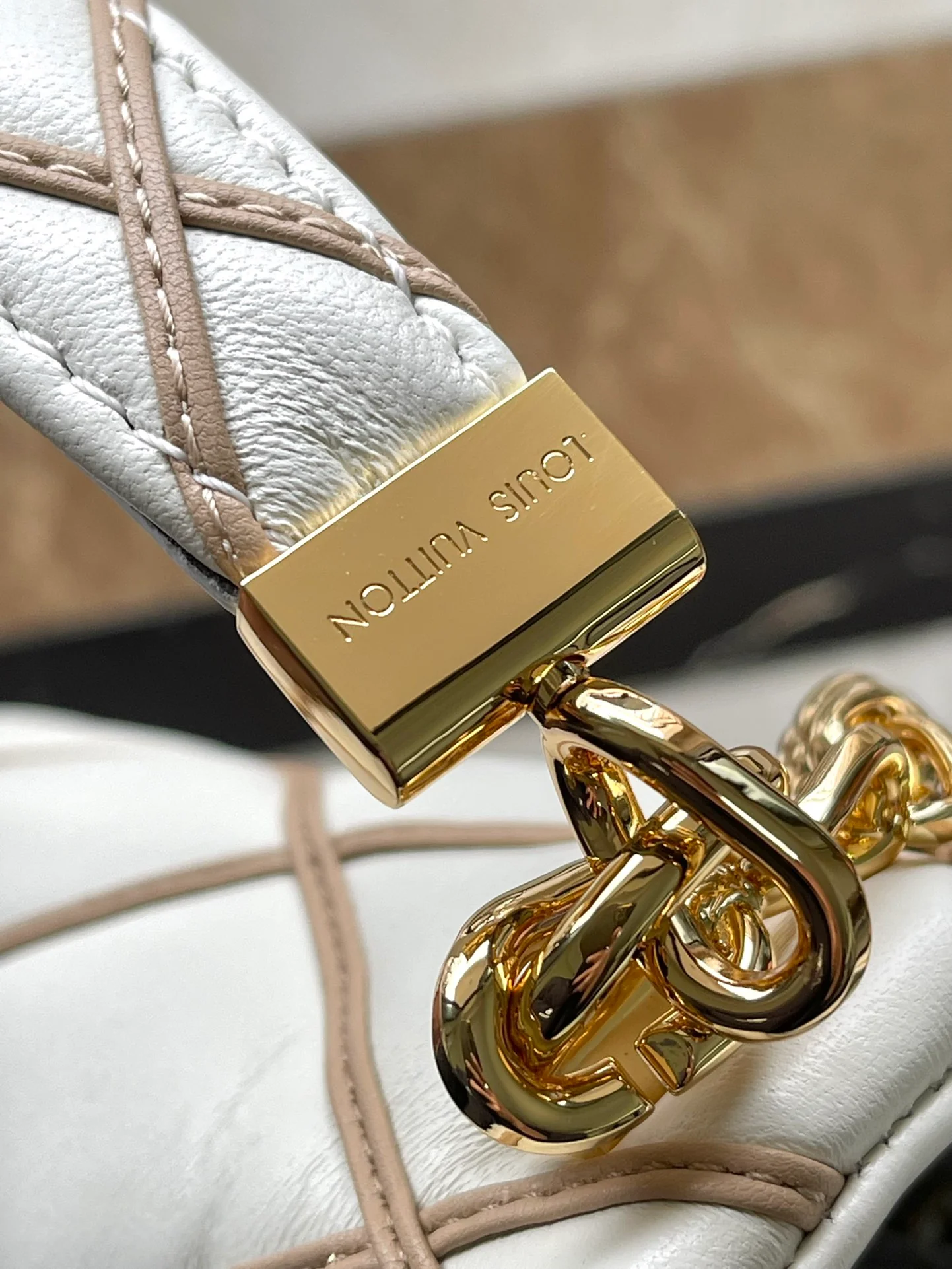 m22890-LV-go-14-mm-Medium-Handbag/Crossbody Bag-White