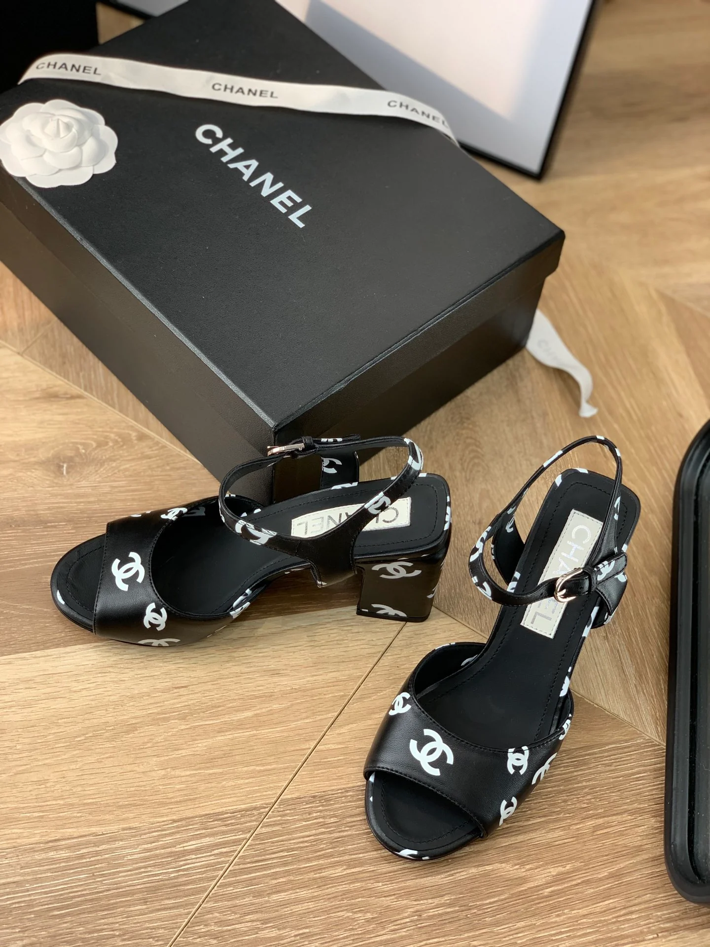 Chanel - Черные сандалии - Туфли на массивном каблуке