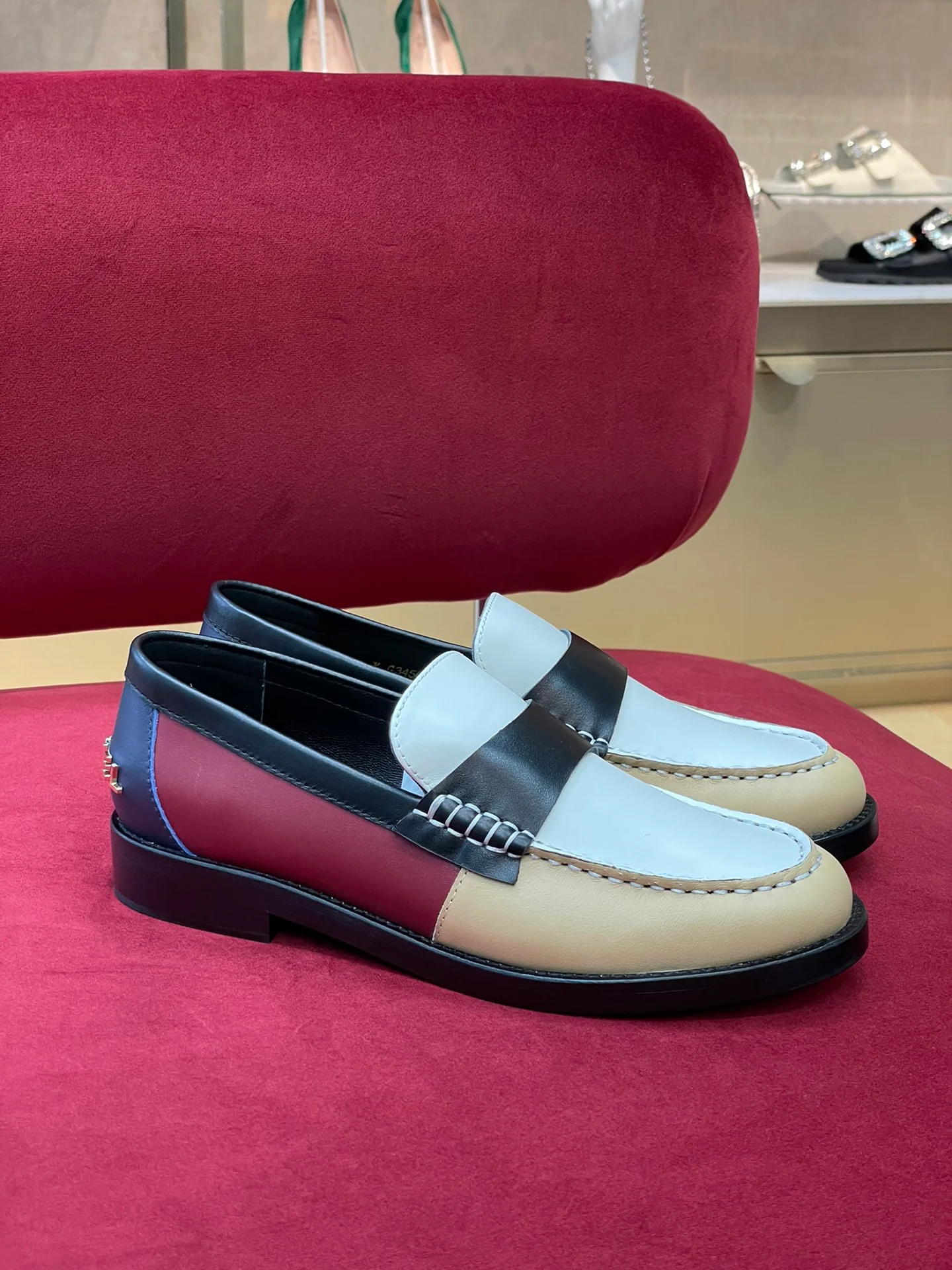 Новинка сезона осень/зима 2022 от Chanel - Лоферы - 1