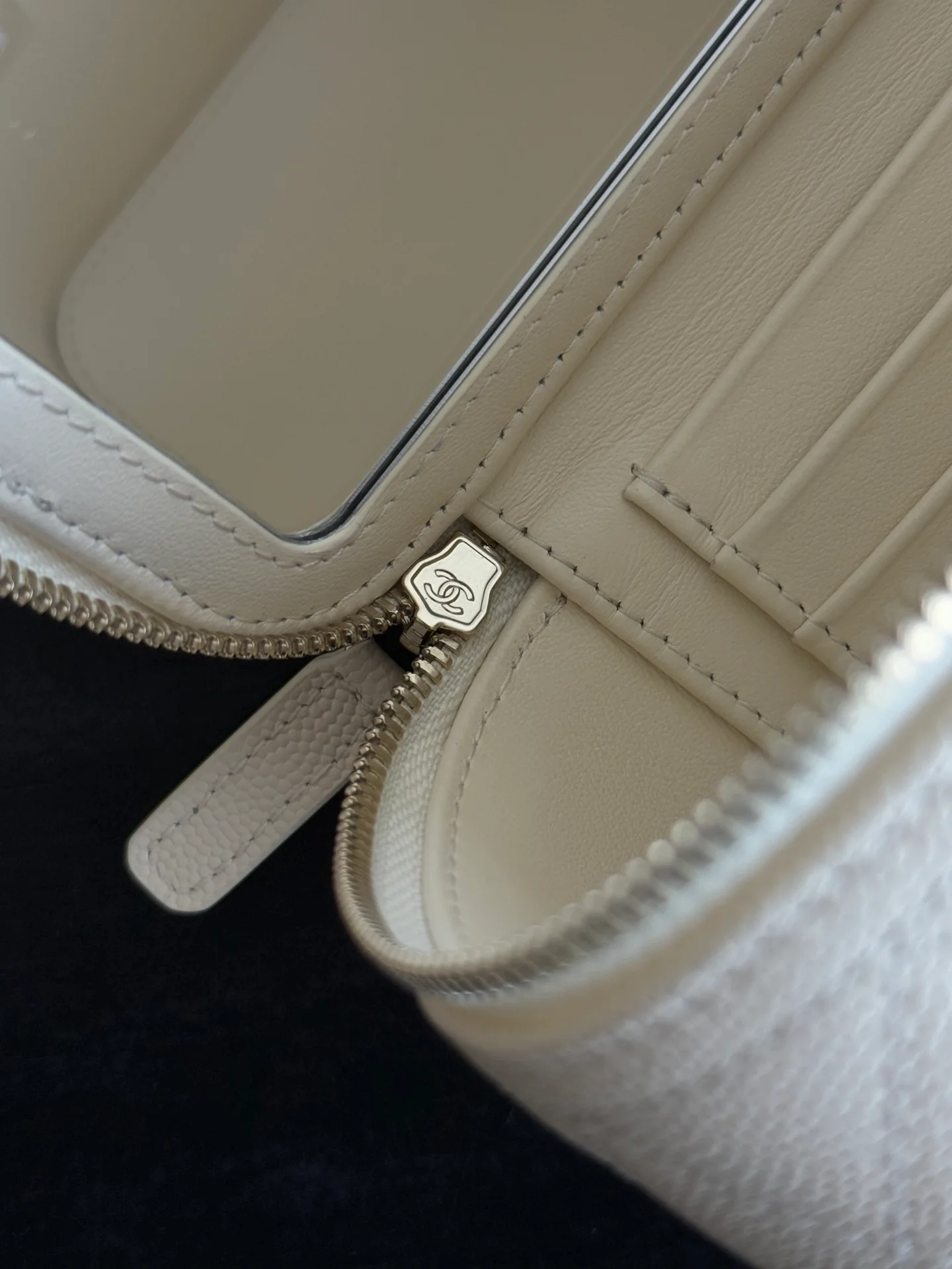 Сумка-ланчбокс Chanel 25c - серовато-белая