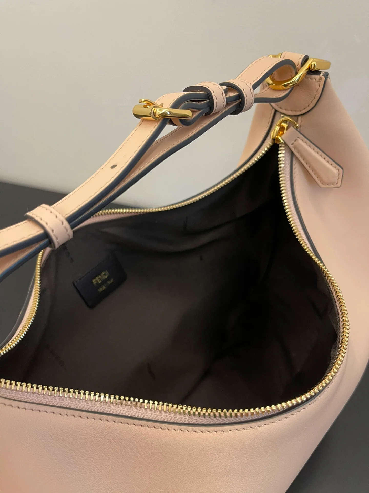 Fendi-fendigraphy - Большая розовая кожаная сумка через плечо