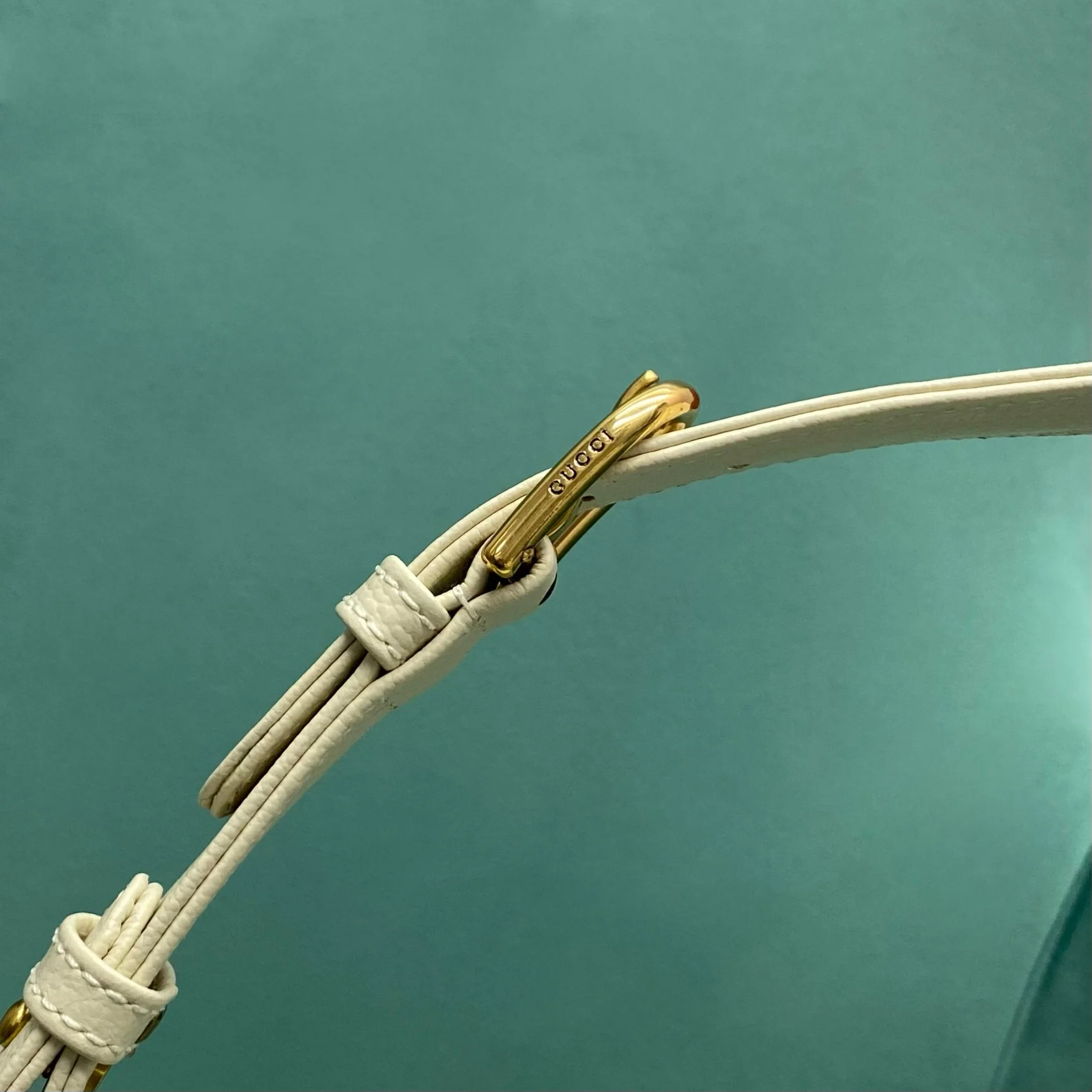 Сумка Gucci на цепочке через плечо - белая