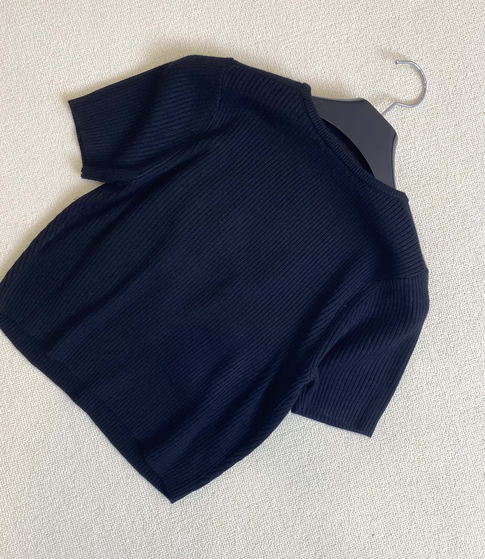 Celine - 2403 - Новинка ранней весны. Вязаный топ с коротким рукавом.