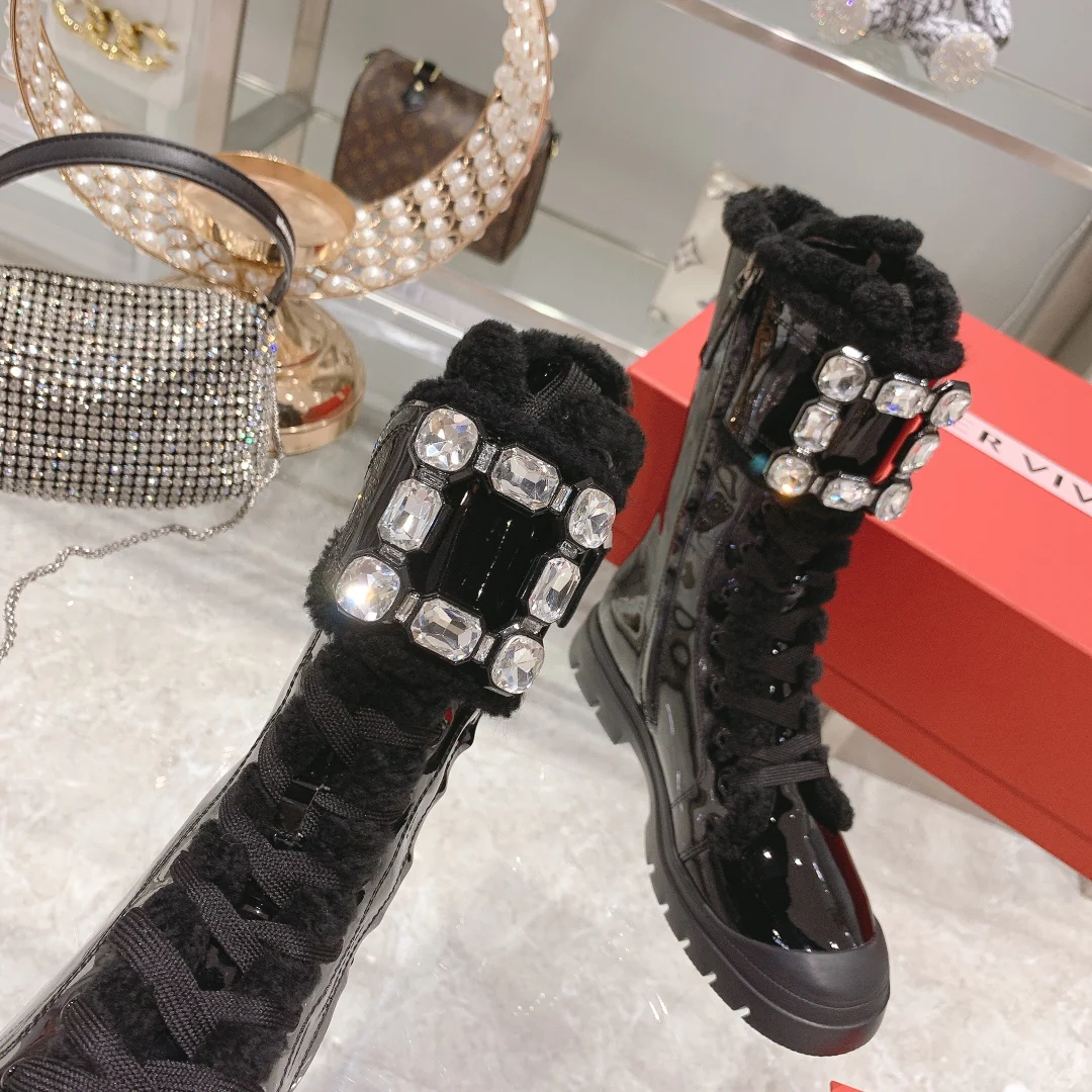 Стриженая шерсть - стразы - кожаные сапоги с пряжками