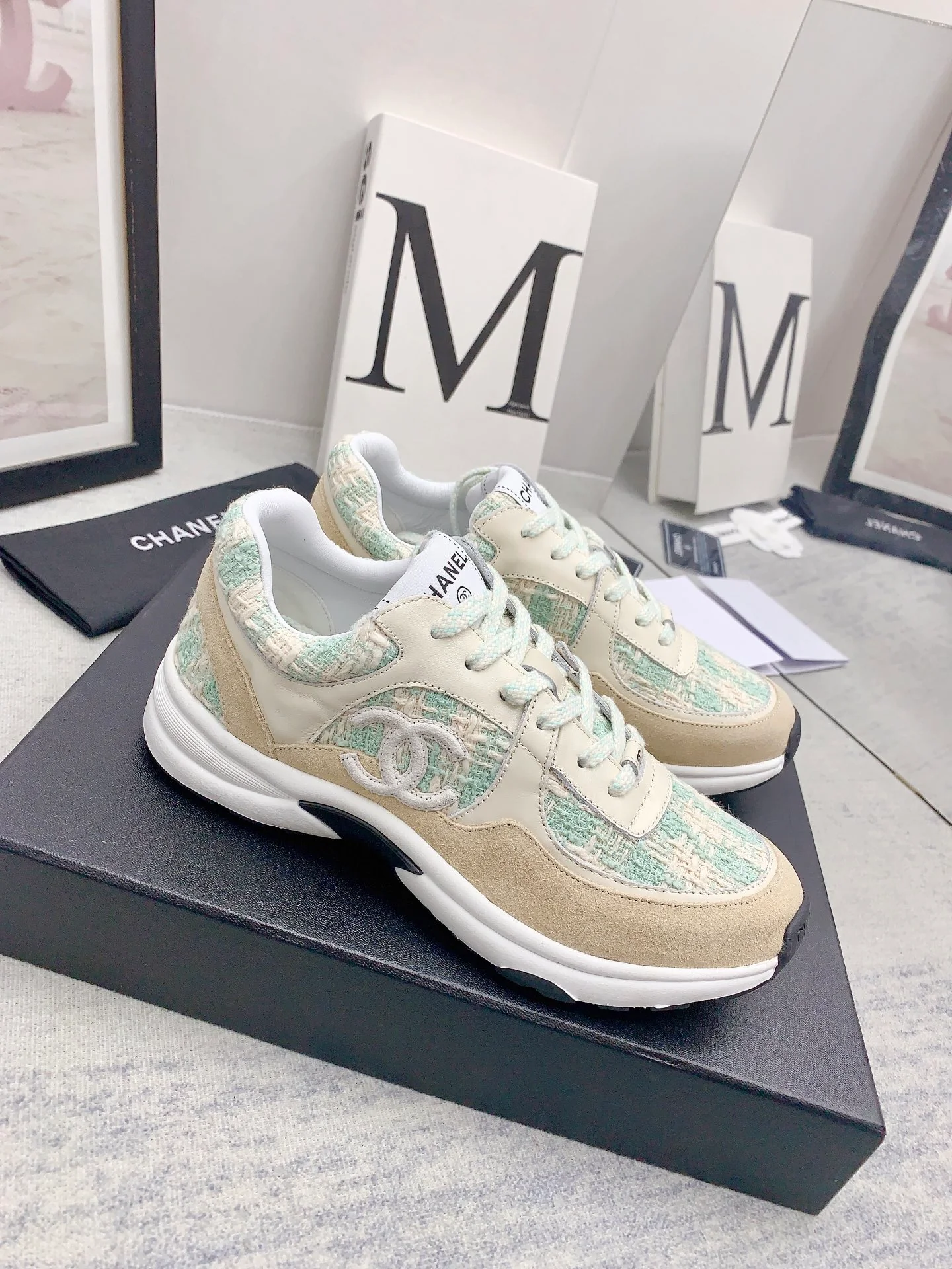 Chanel - Твидовые кроссовки в стиле пэчворк - Повседневные кроссовки - Зеленые